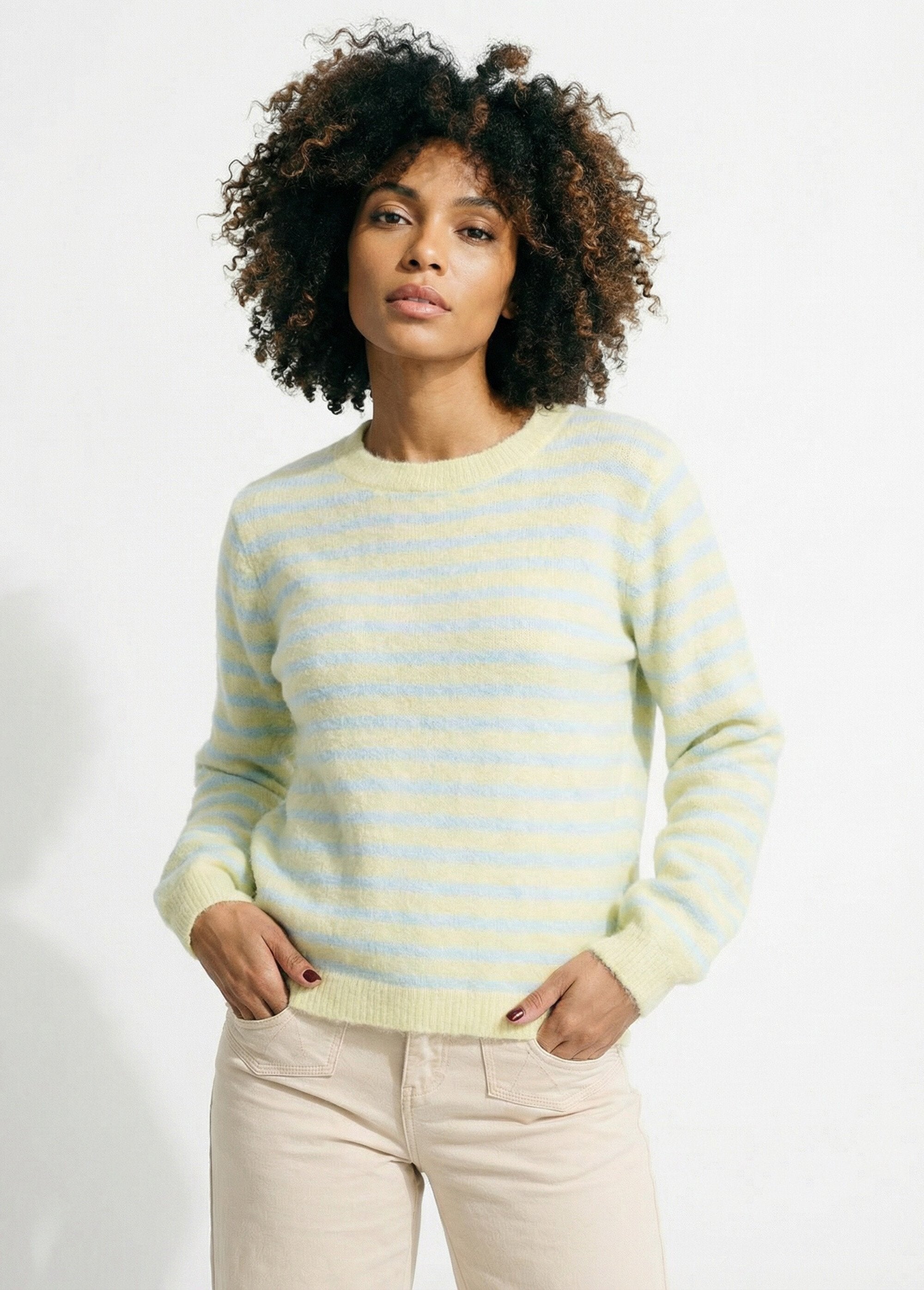 Maglione_a_righe_in_lana,_abbottonato_sul_retro_Bleu_et_jaune_FA1_slim