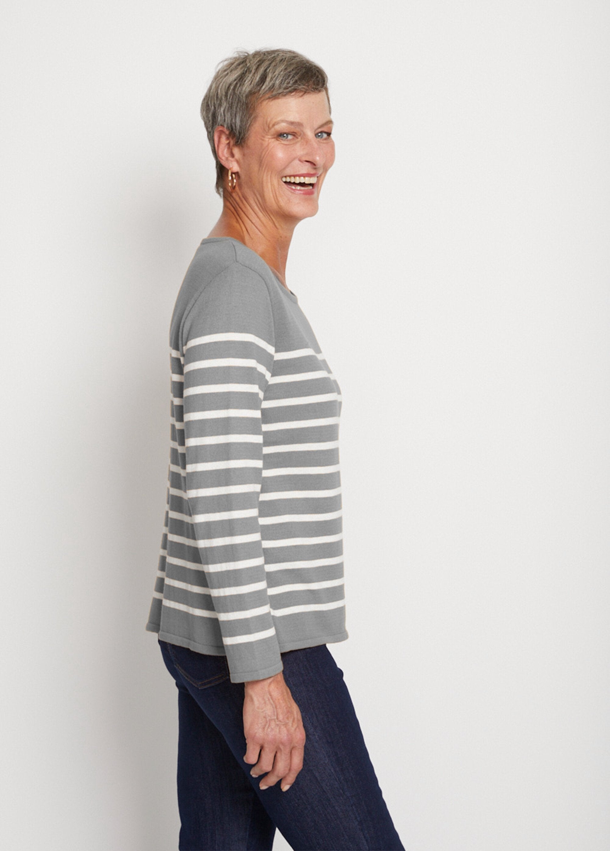 Maglia_a_righe_con_scollo_rotondo_e_maniche_lunghe_Grigio_ed_ecru_DR1_slim