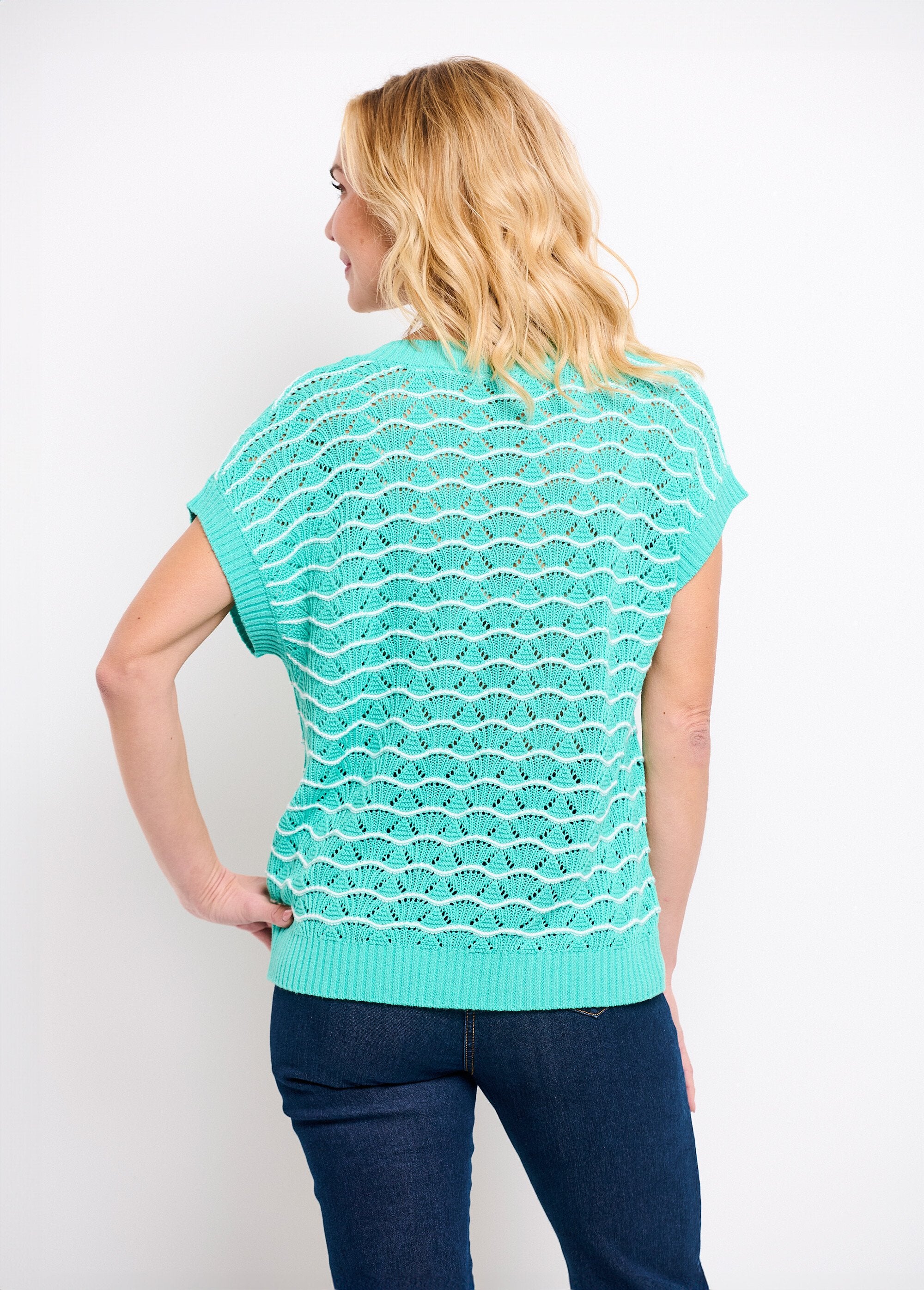Maglia_bicolore_traforata_con_scollo_a_V_e_senza_maniche_Menthe_et_ecru_DO1_slim