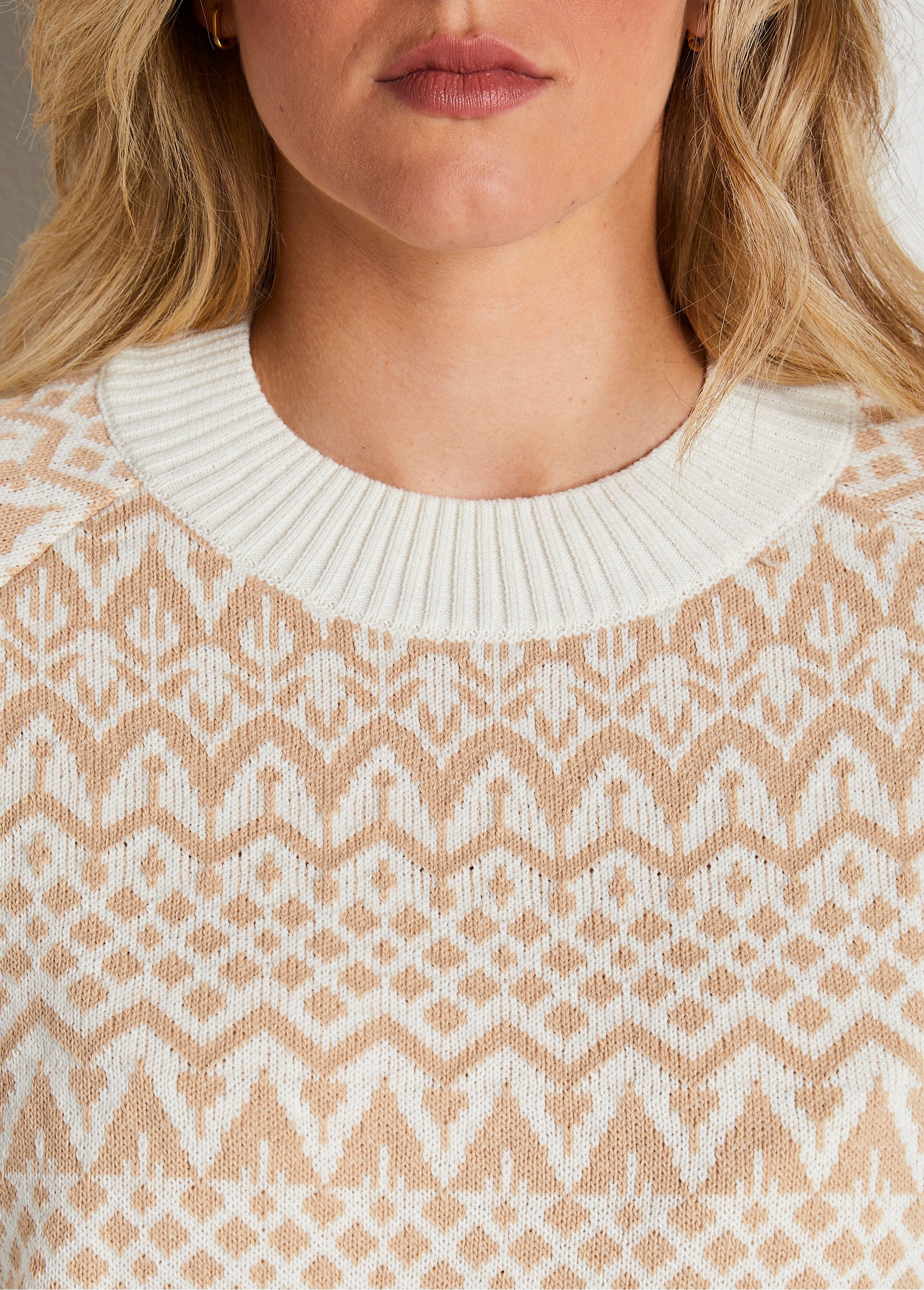 Maglia_a_tunica_in_maglia_jacquard_Ecru_e_beige_DE2_curvy