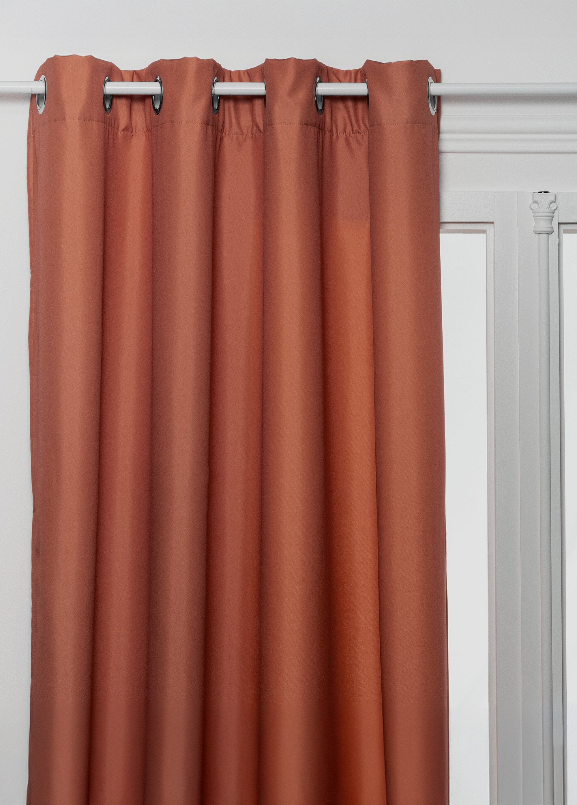 Tenda_isolante_con_occhielli_in_metallo,_140x260cm_Terracotta_FA1_slim