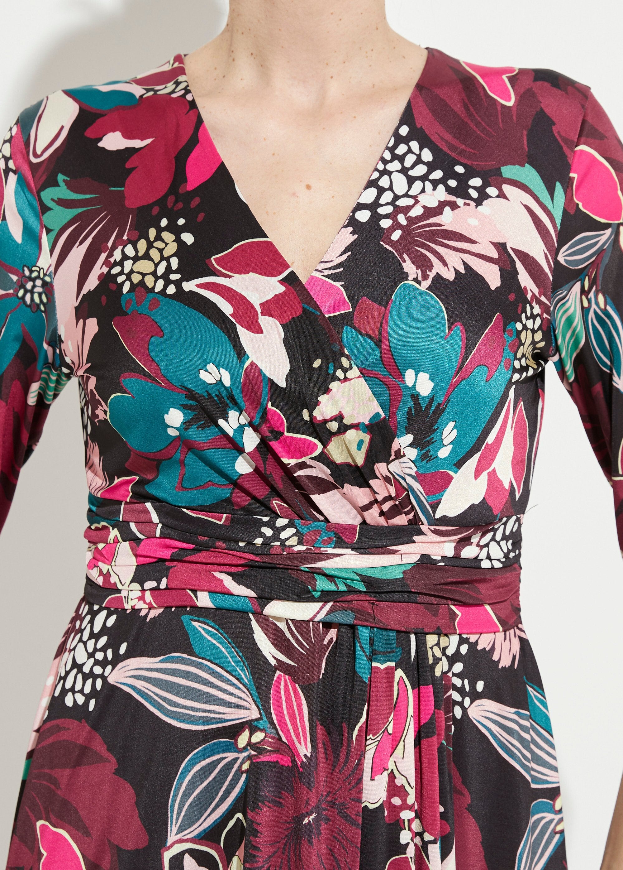 Abito_corto_svasato_con_stampa_floreale_Imprime_fuchsia_DE1_slim