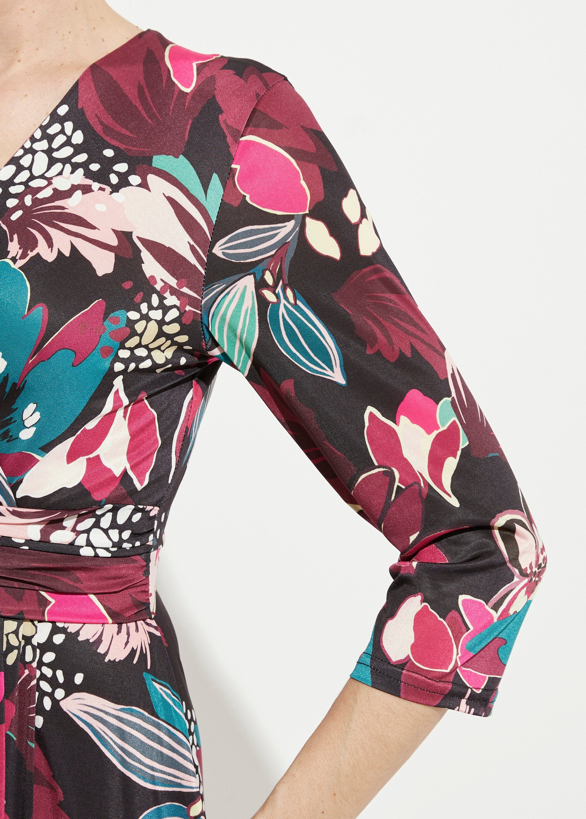 Abito_corto_svasato_con_stampa_floreale_Imprime_fuchsia_DE2_slim