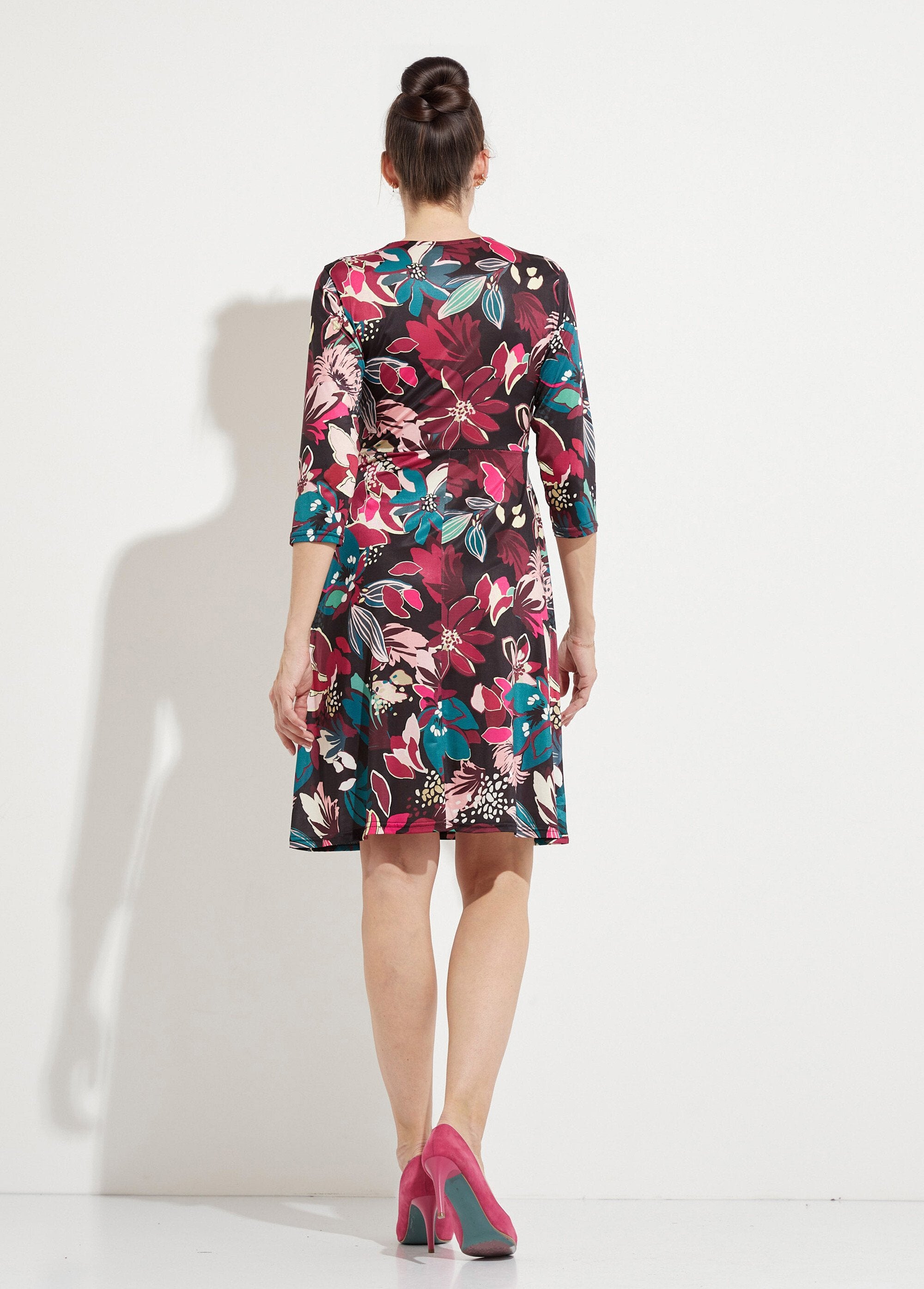 Abito_corto_svasato_con_stampa_floreale_Imprime_fuchsia_DO1_slim