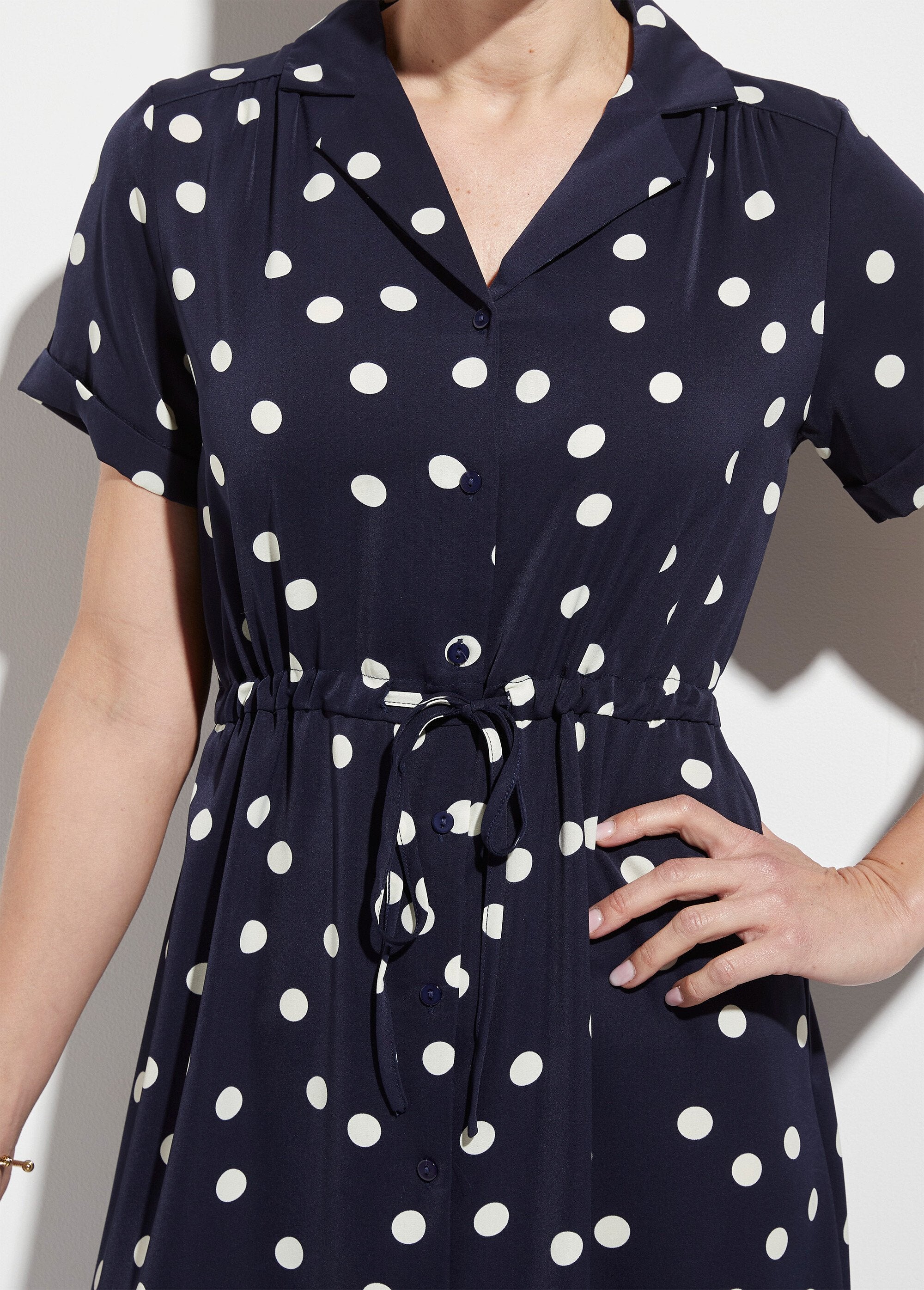 Abito_blusa_lungo_a_pois_con_cintura_Marine_pois_DE1_slim