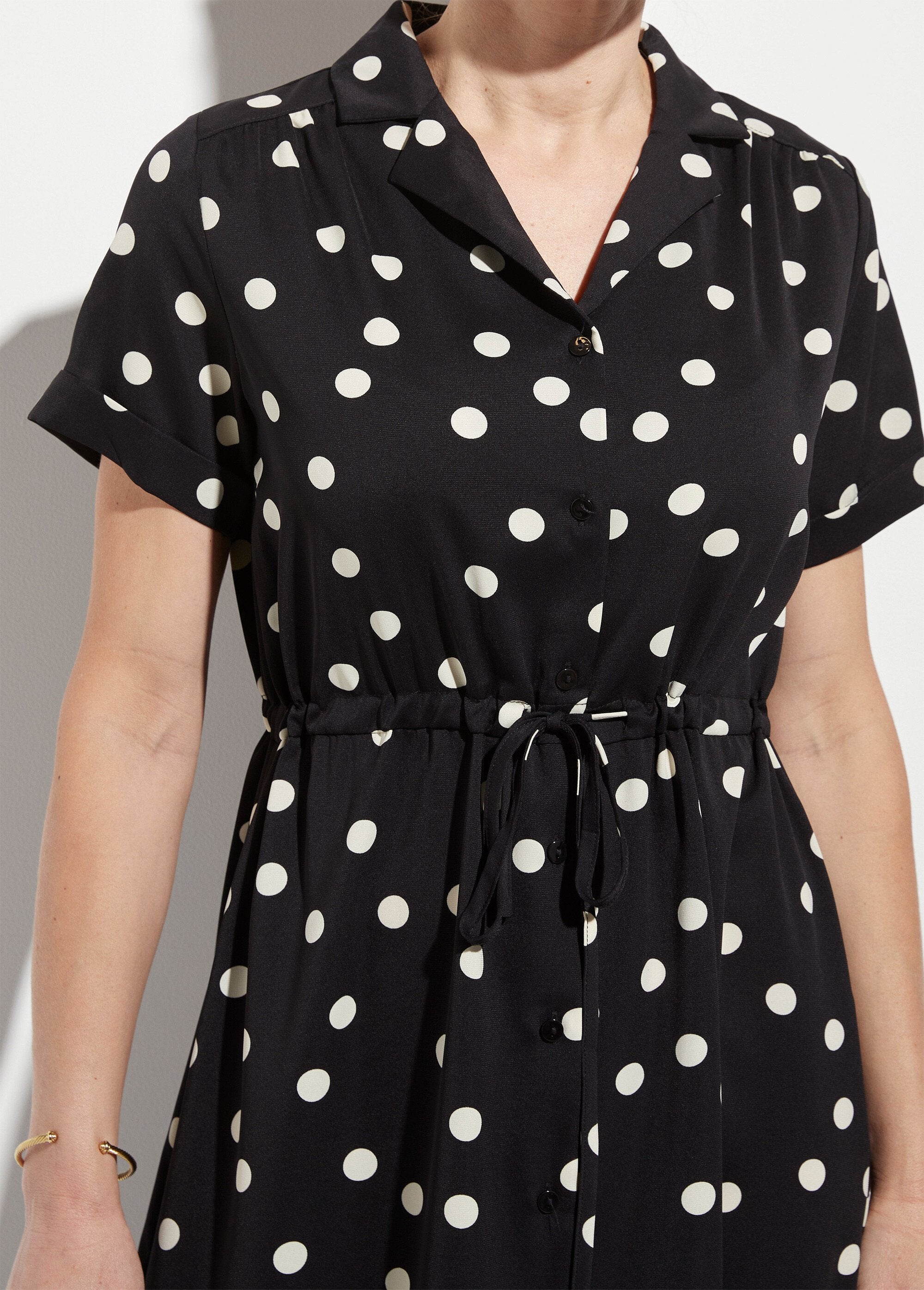 Abito_blusa_lungo_a_pois_con_cintura_Noir_pois_DE1_slim