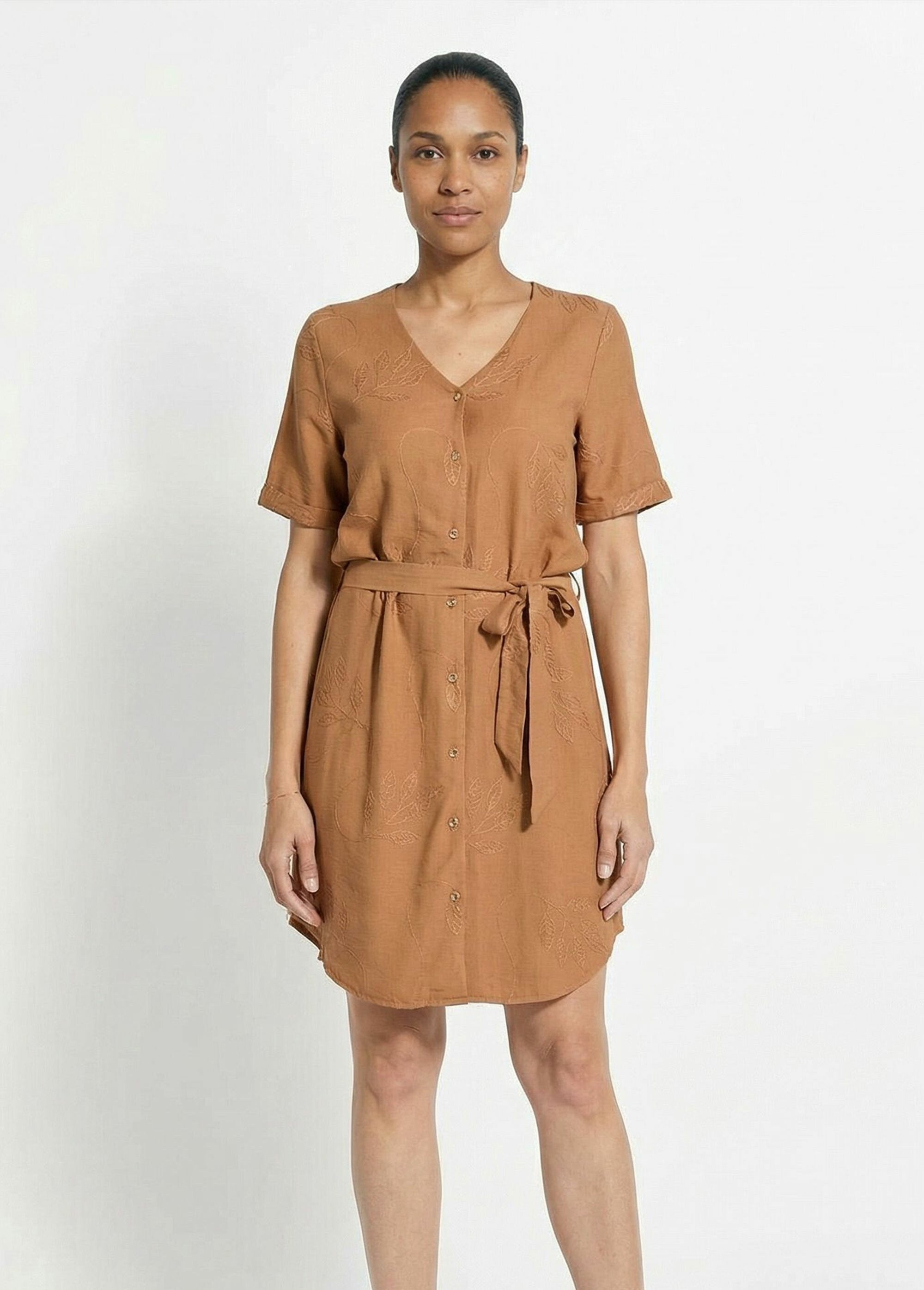 Abito_blusa_con_scollo_a_V,_ricamato_a_fogliame_Camel_FA1_slim
