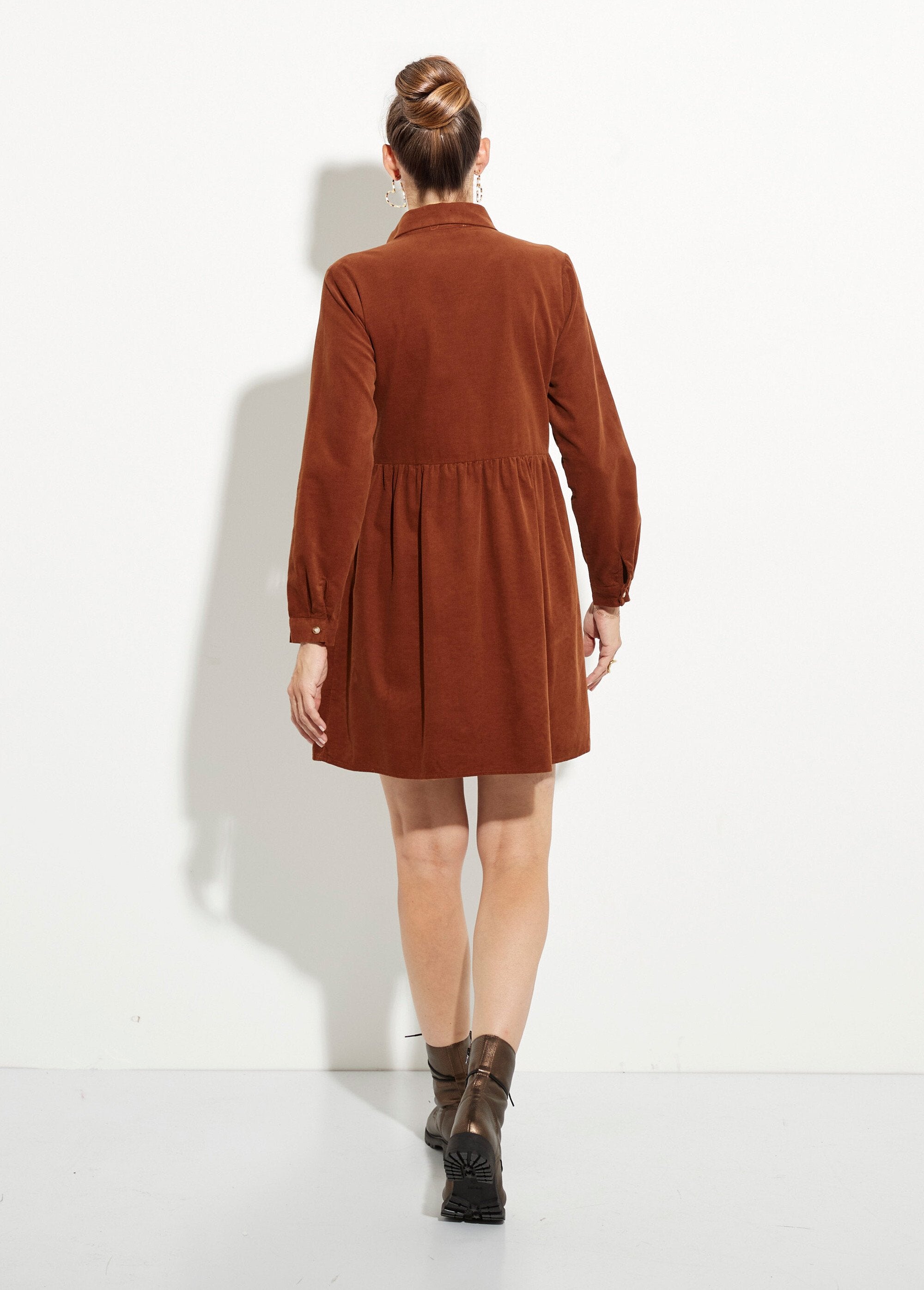 Abito_blusa_in_velluto_a_vita_plissettata_Marron_DO1_slim