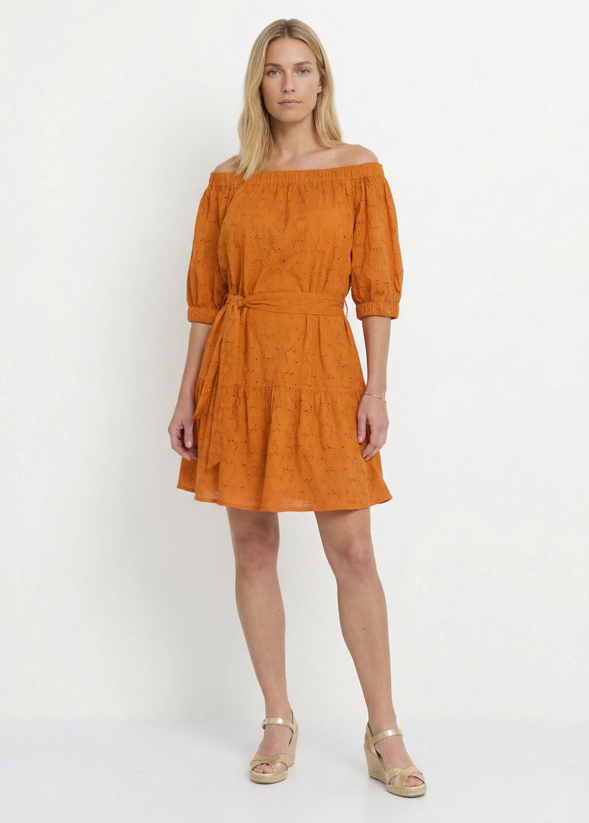 Abito_corto_con_colletto_Bardot,_broderie_anglaise_Orange_FA1_slim