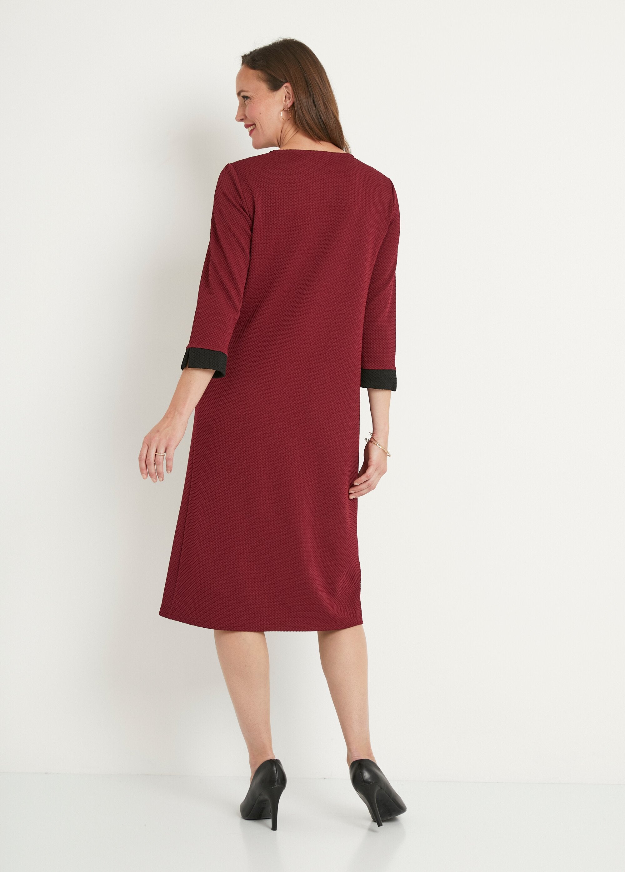 Abito_corto_dritto_bicolore_con_maniche_a_3/4_Bordeaux_et_noir_DO1_slim