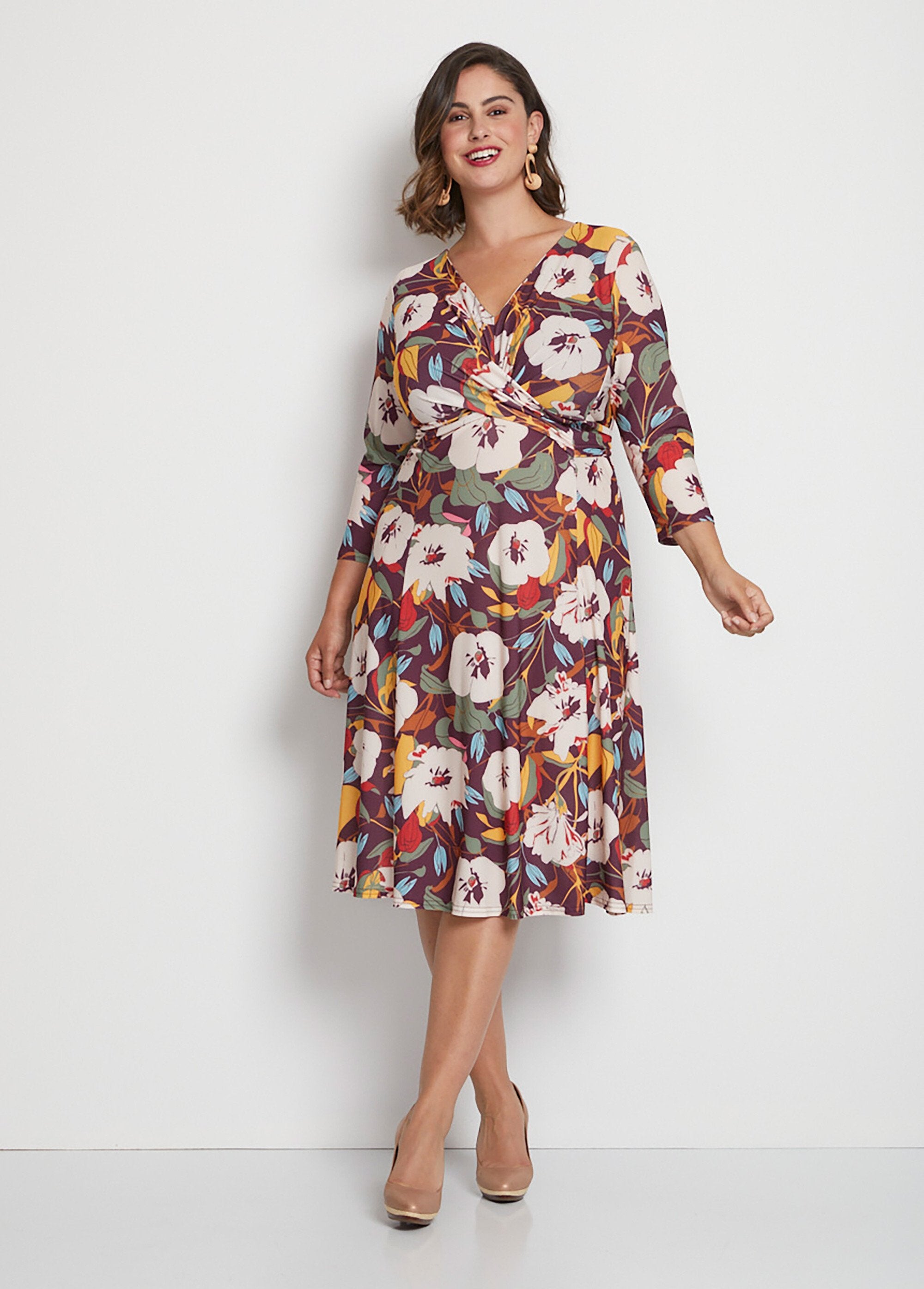 Robe_courte_effet_cache-coeur_motif_floral_Imprime_bordeaux_FA1_curvy