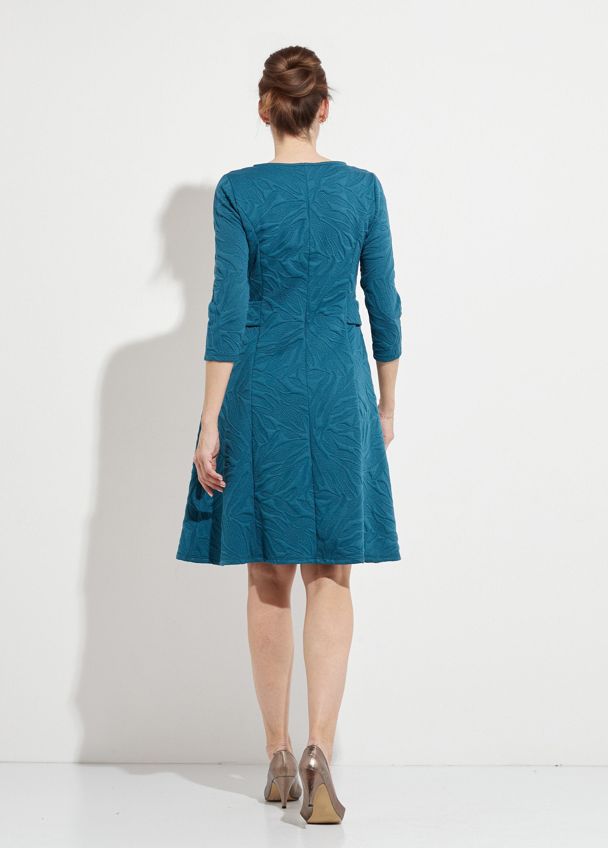 Abito_corto_sagomato_in_Jacquard_in_rilievo_Bleu_canard_DO1_slim
