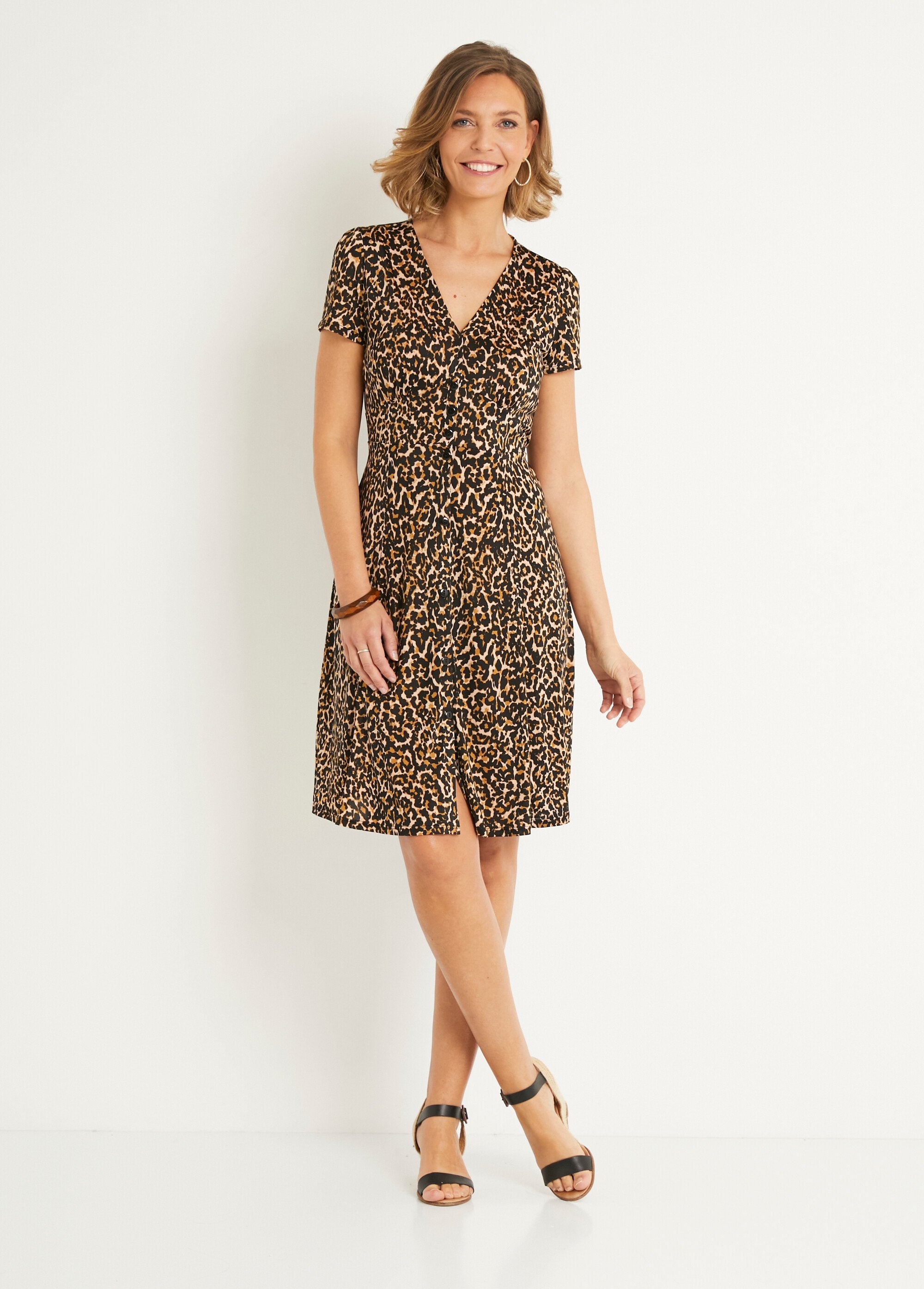 Abito_corto_con_scollo_a_V_e_stampa_animalier_Leopard_FA1_slim