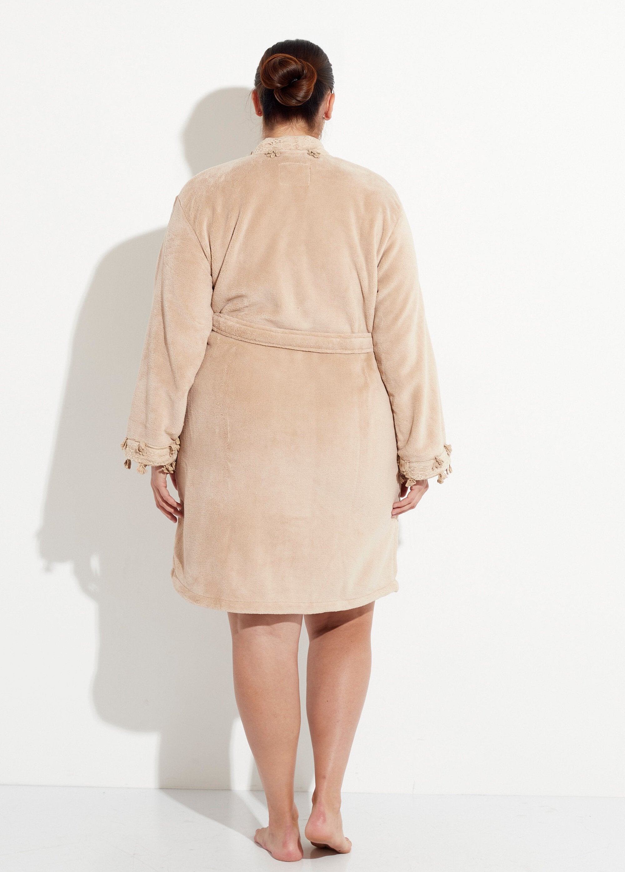 Vestaglia_in_pile_con_bordo_in_pizzo_Taupe_DO1_curvy