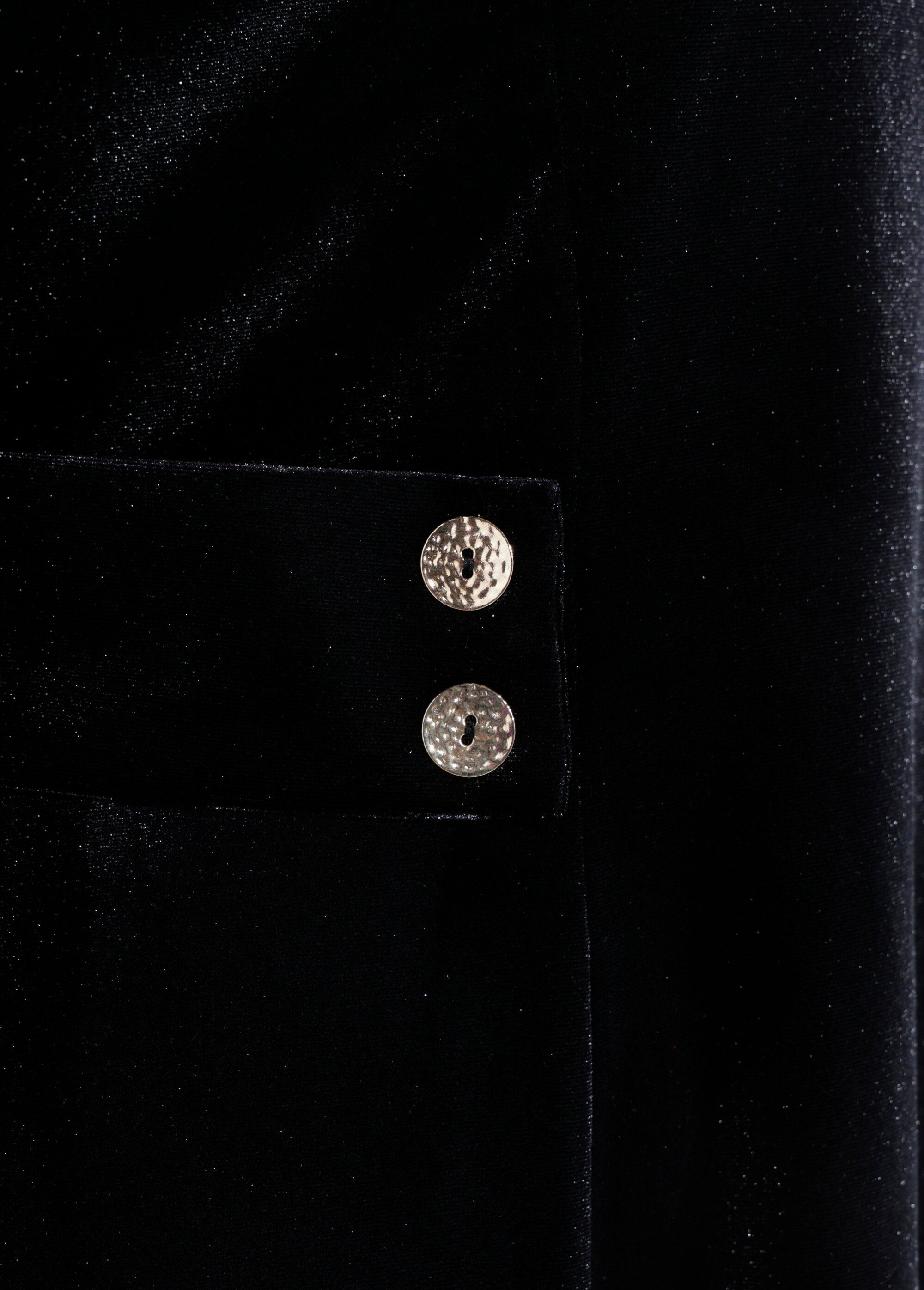 Abito_in_velluto_con_scollo_rotondo_e_vita_segnata_Noir_DE1_slim