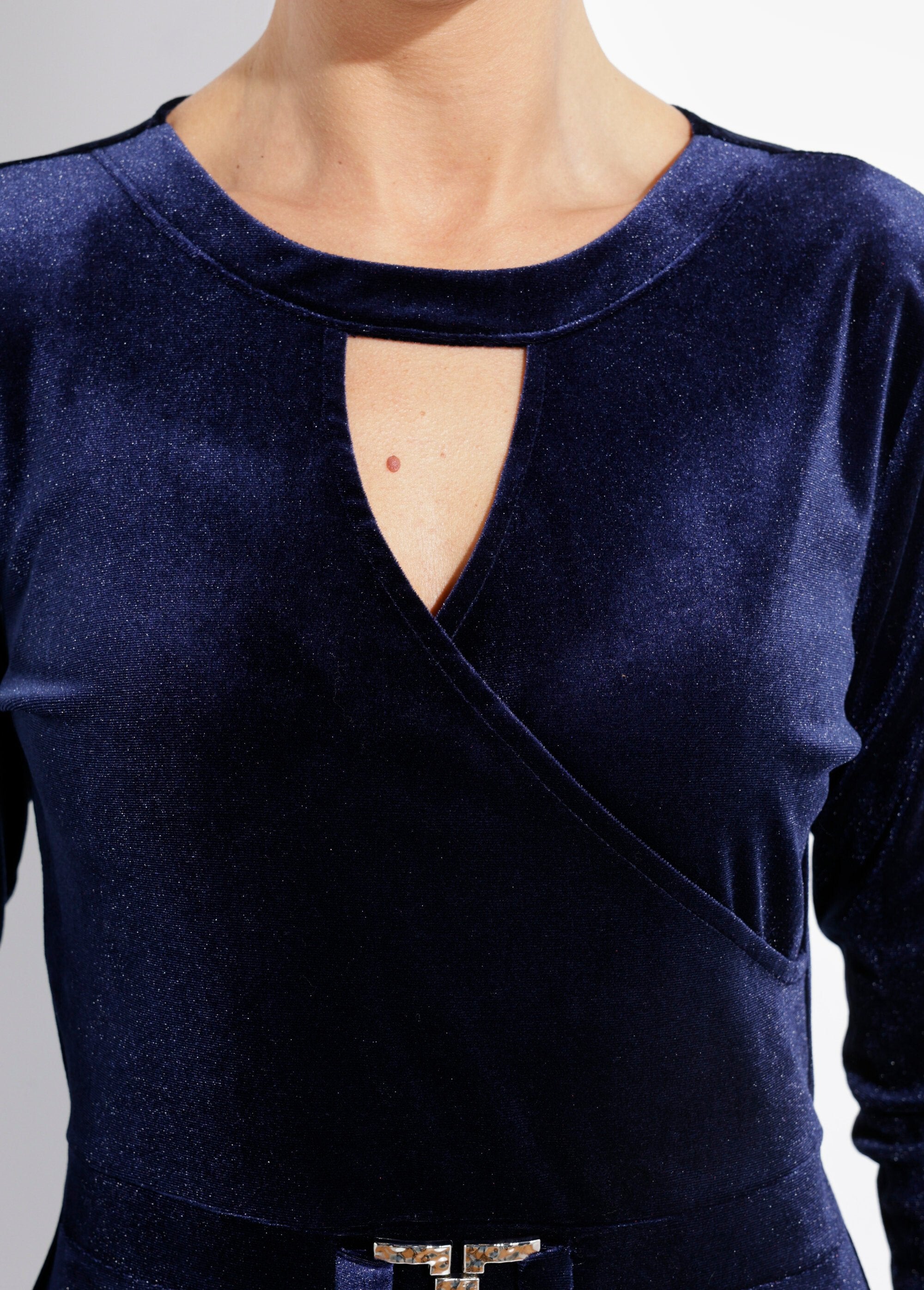 Abito_in_velluto_a_fantasia_con_scollo_rotondo_Marine_DE1_slim