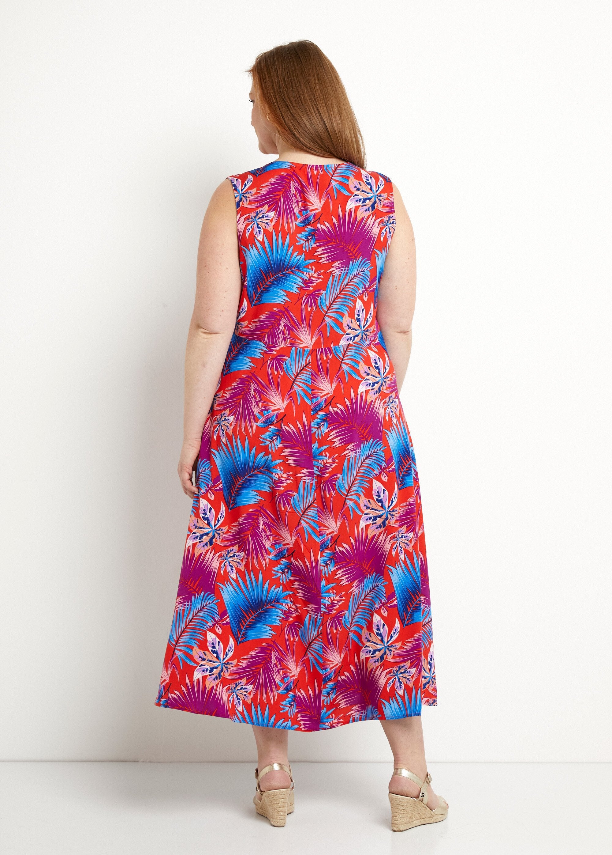 Maxi_abito_svasato_senza_maniche_con_stampa_foliage_Rouge_et_bleu_DO1_curvy