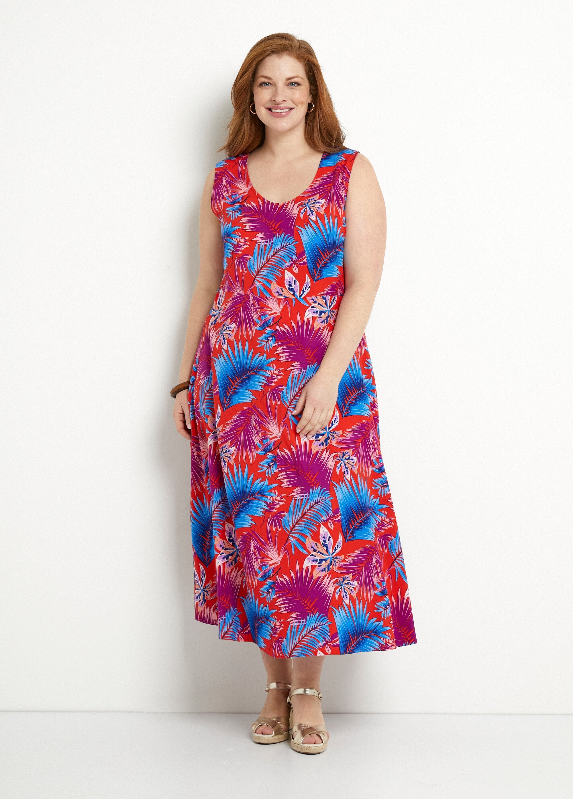 Maxi_abito_svasato_senza_maniche_con_stampa_foliage_Rouge_et_bleu_FA1_curvy