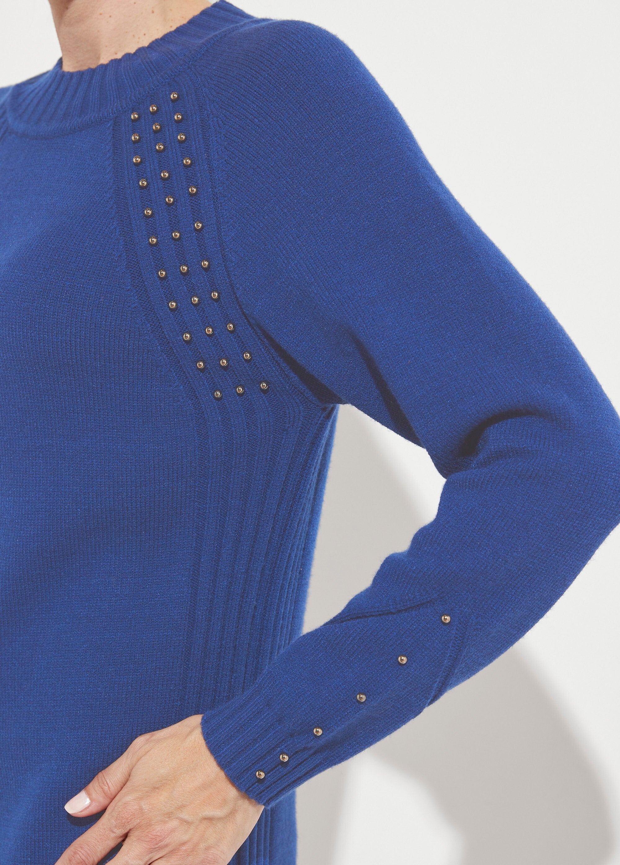 Abito_a_maglia_con_collo_alto_e_dettagli_a_coste_con_perline_Bleu_DE2_slim