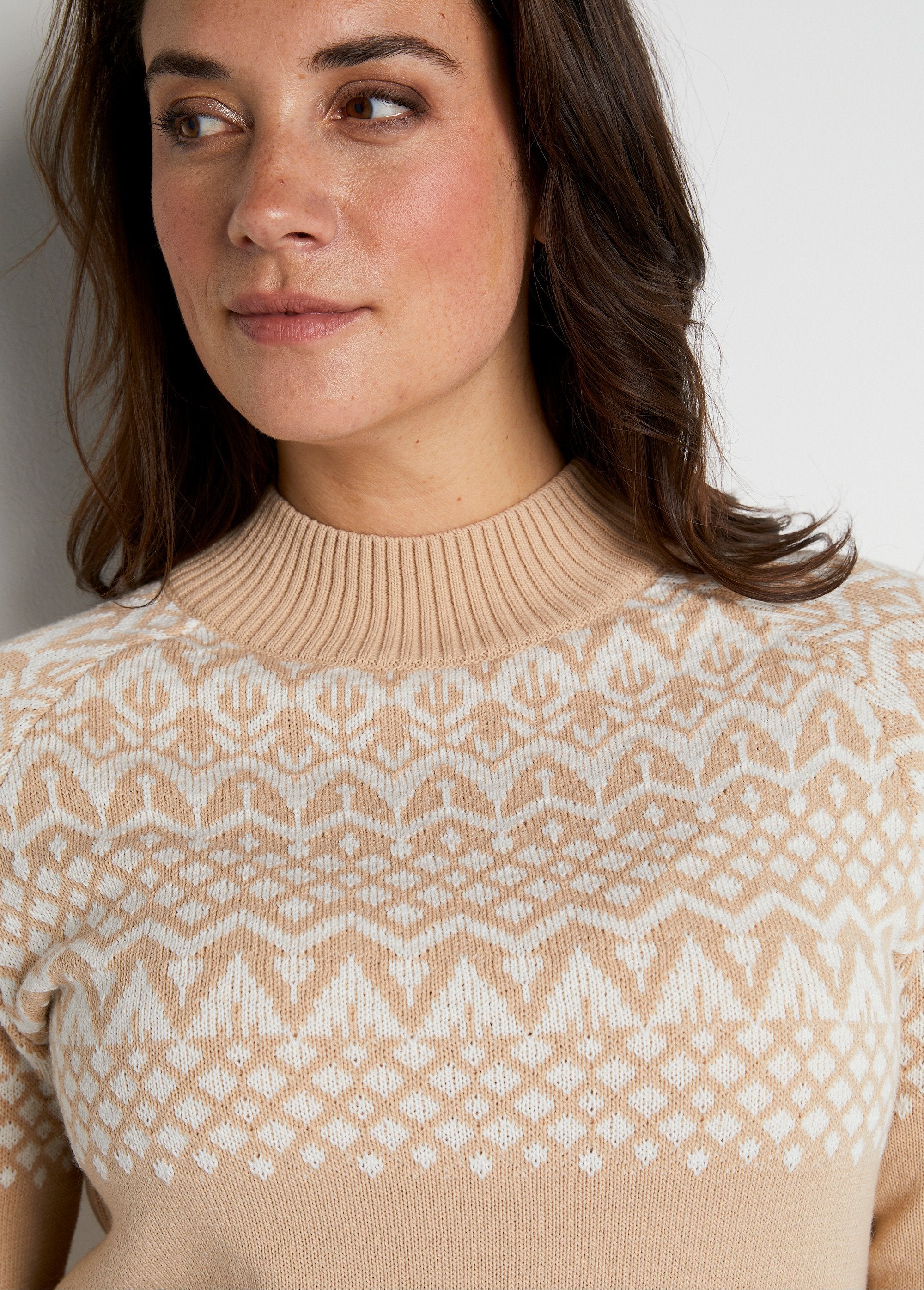 Abito_corto_in_maglia_jacquard_Beige_ed_ecru_DE2_curvy