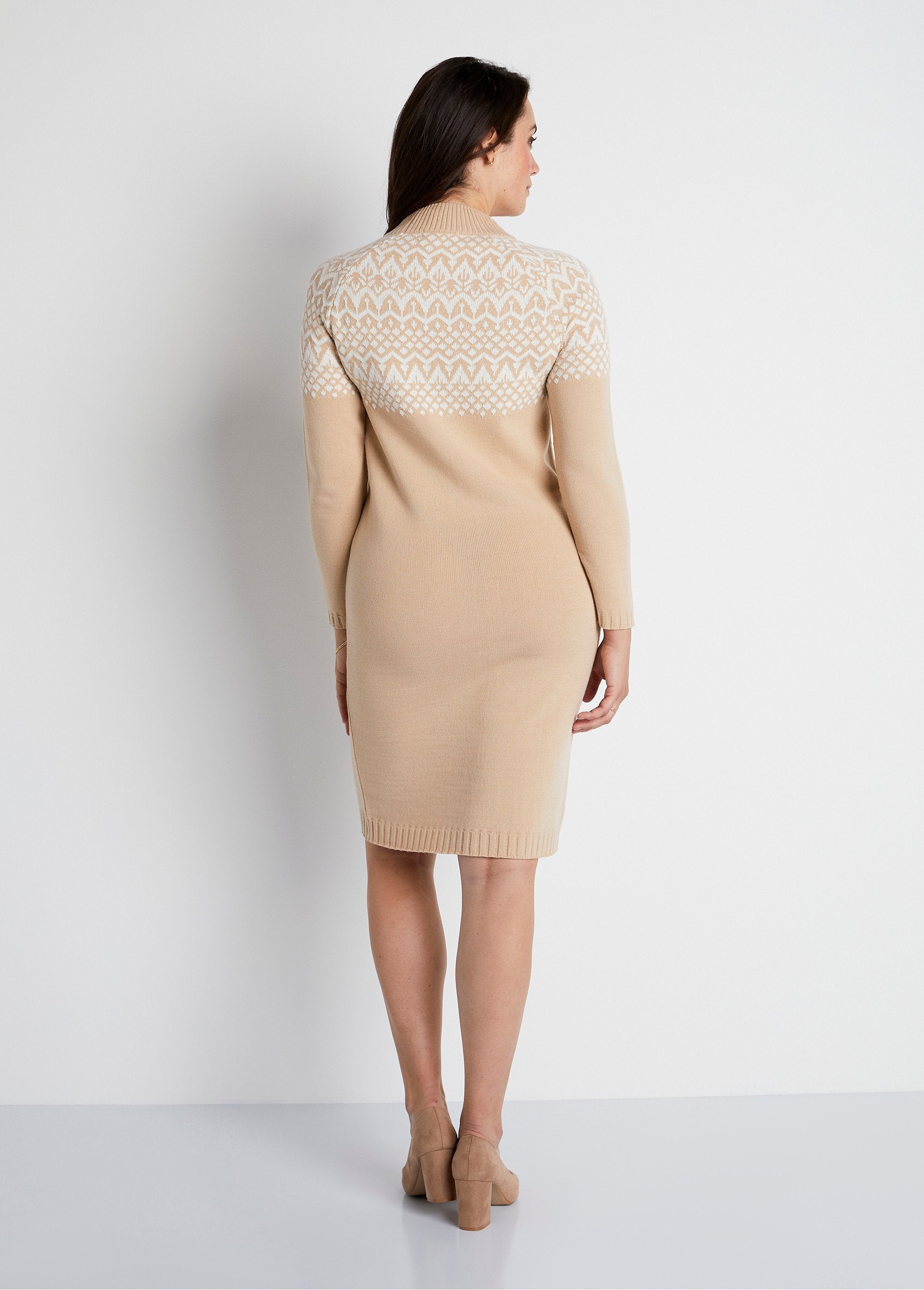 Abito_corto_in_maglia_jacquard_Beige_ed_ecru_DO1_curvy