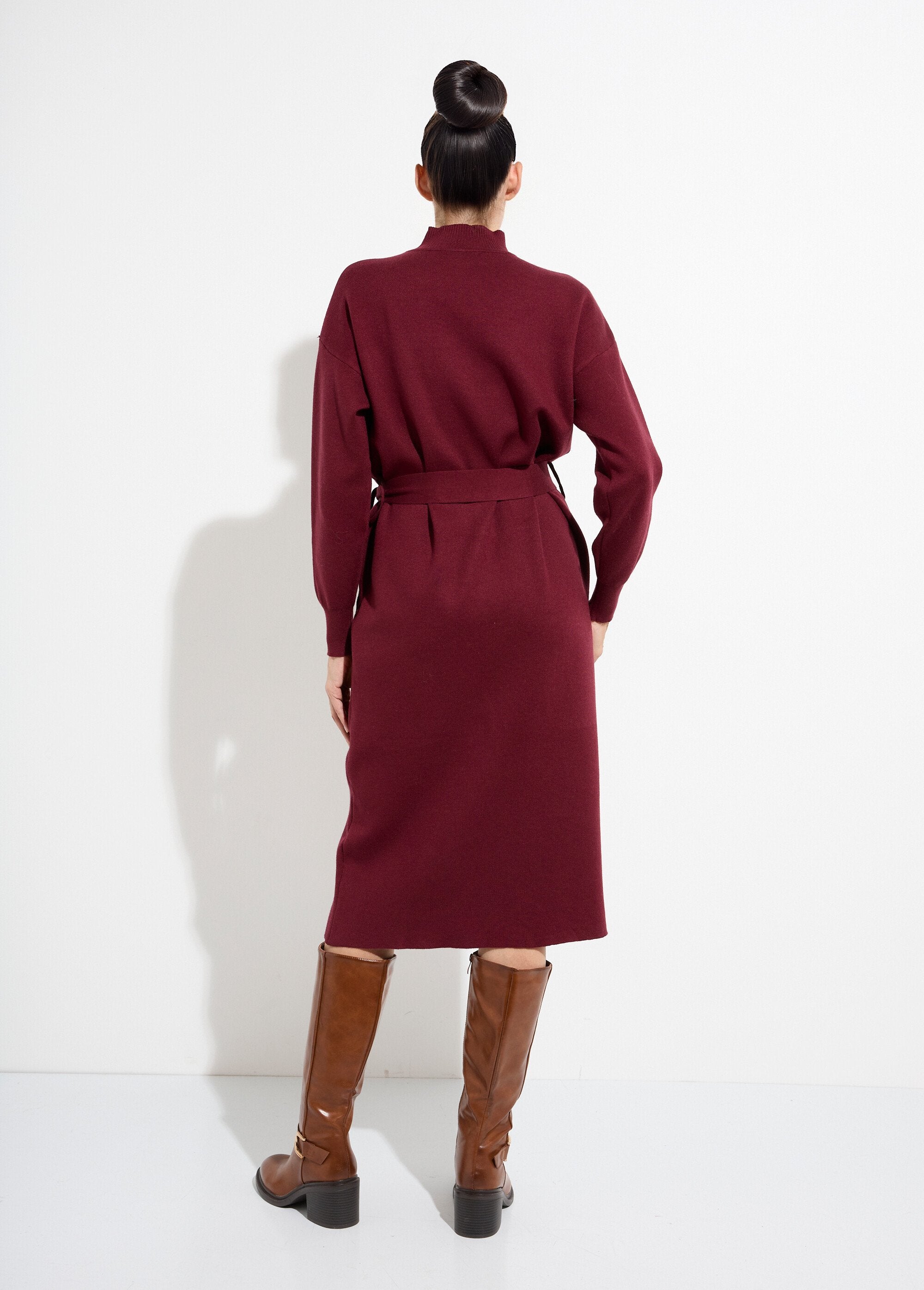 Abito_in_maglina_con_collo_alto_e_cintura_in_metallo_Bordeaux_DO1_slim