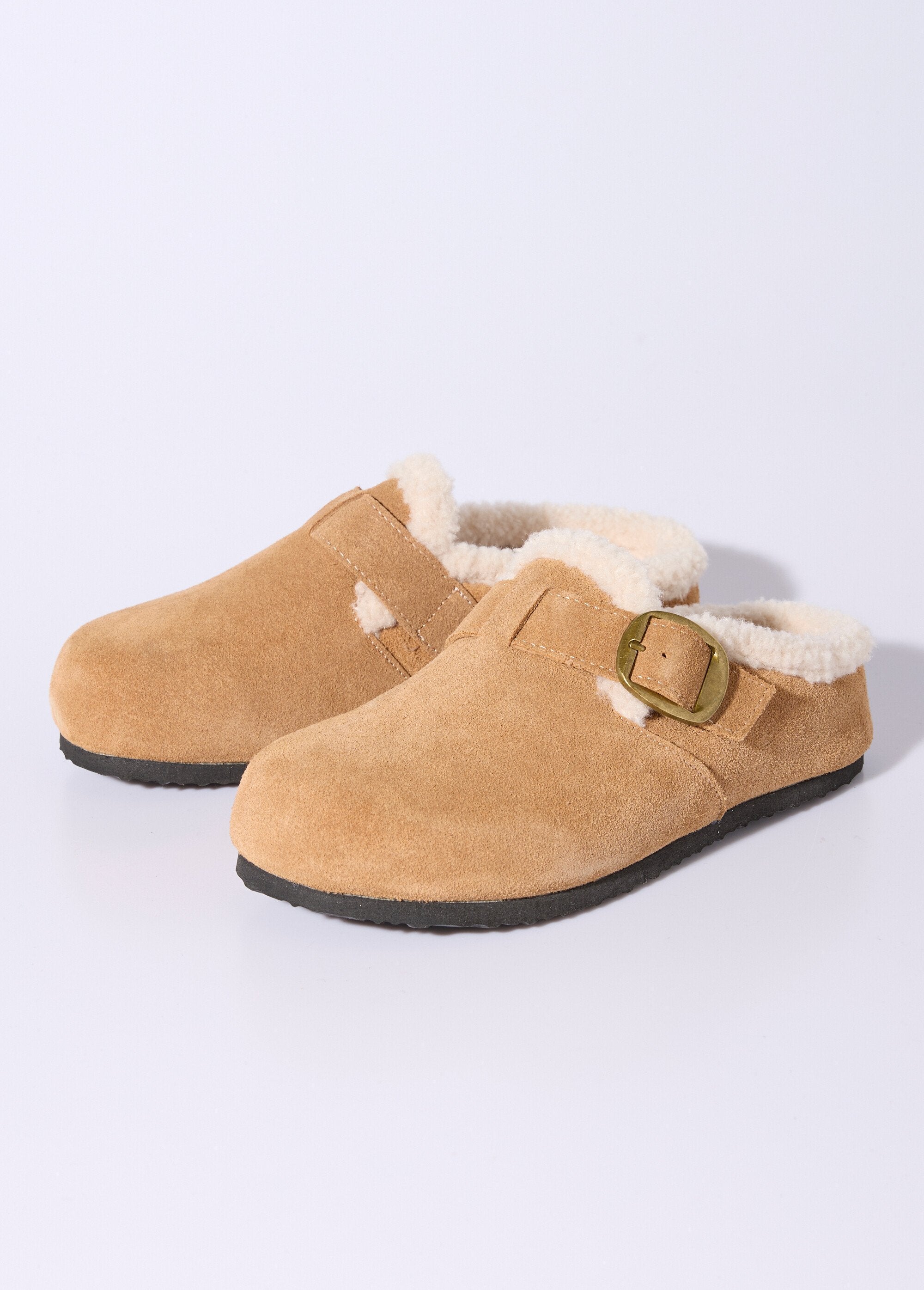 Zoccoli_in_pelle_scamosciata,_fodera_in_pelliccia_Camel_DE1_slim