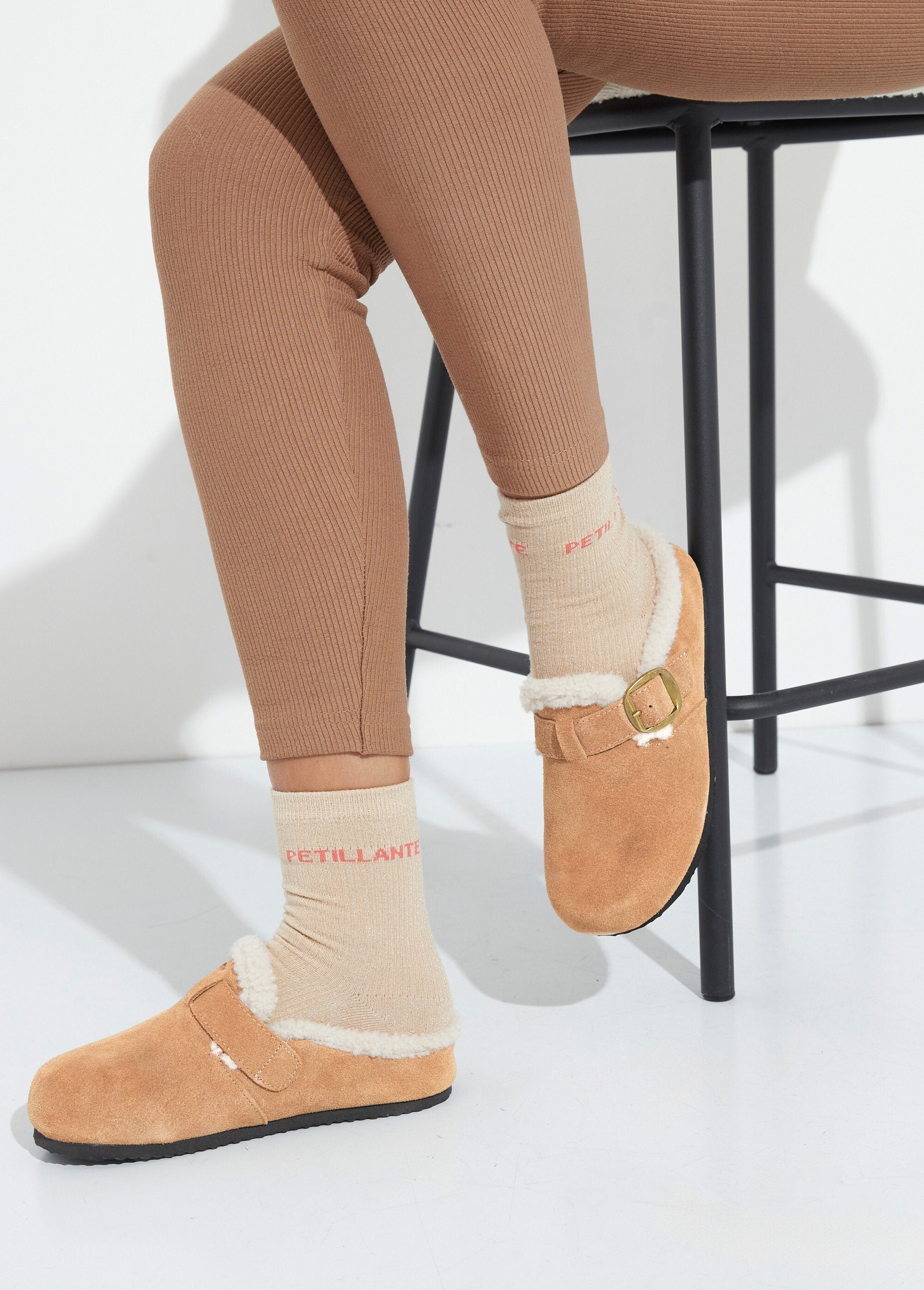 Zoccoli_in_pelle_scamosciata,_fodera_in_pelliccia_Camel_SF1_slim