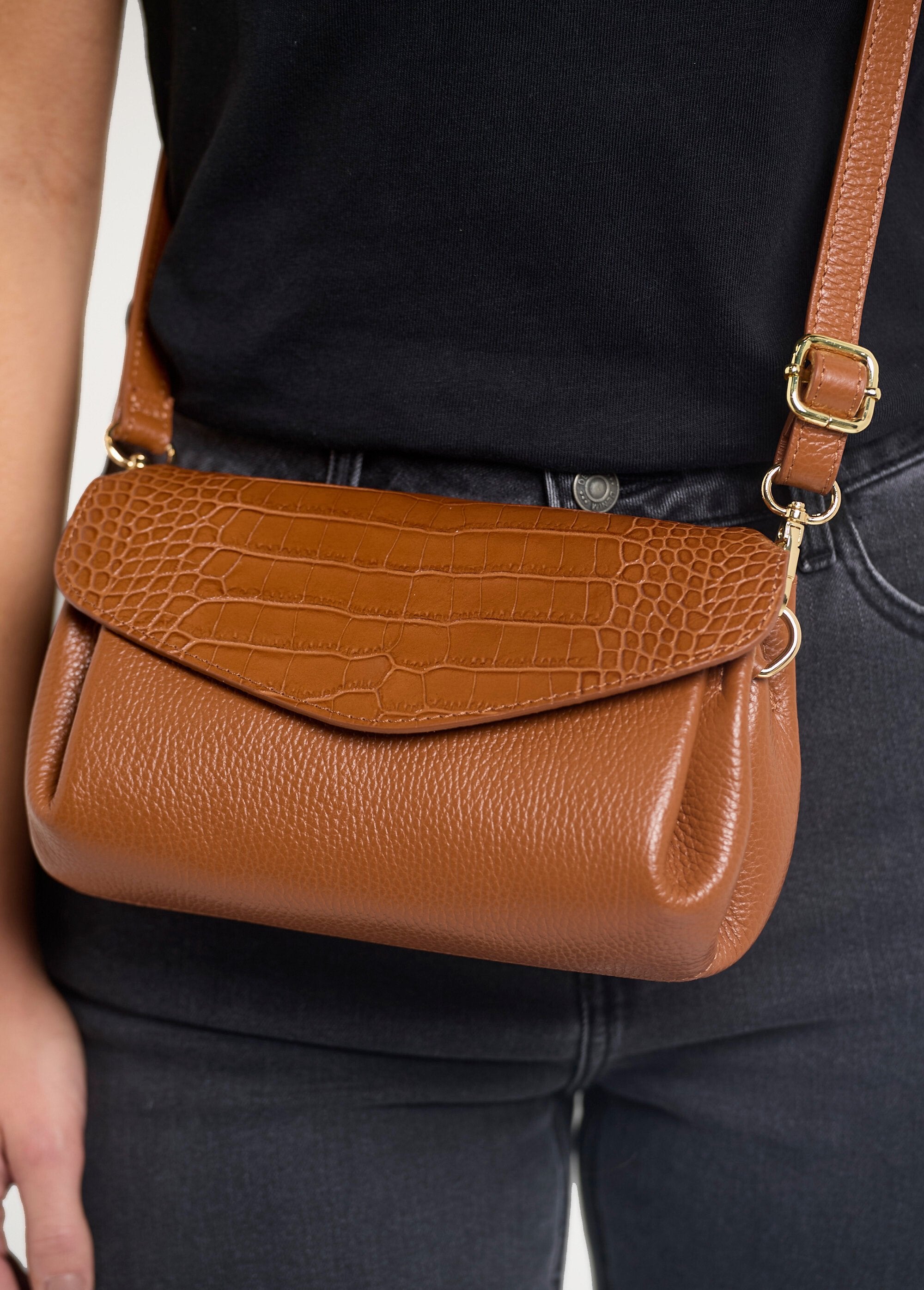Borsa_in_pelle_con_patta_in_rettile_Camel_FA2_slim