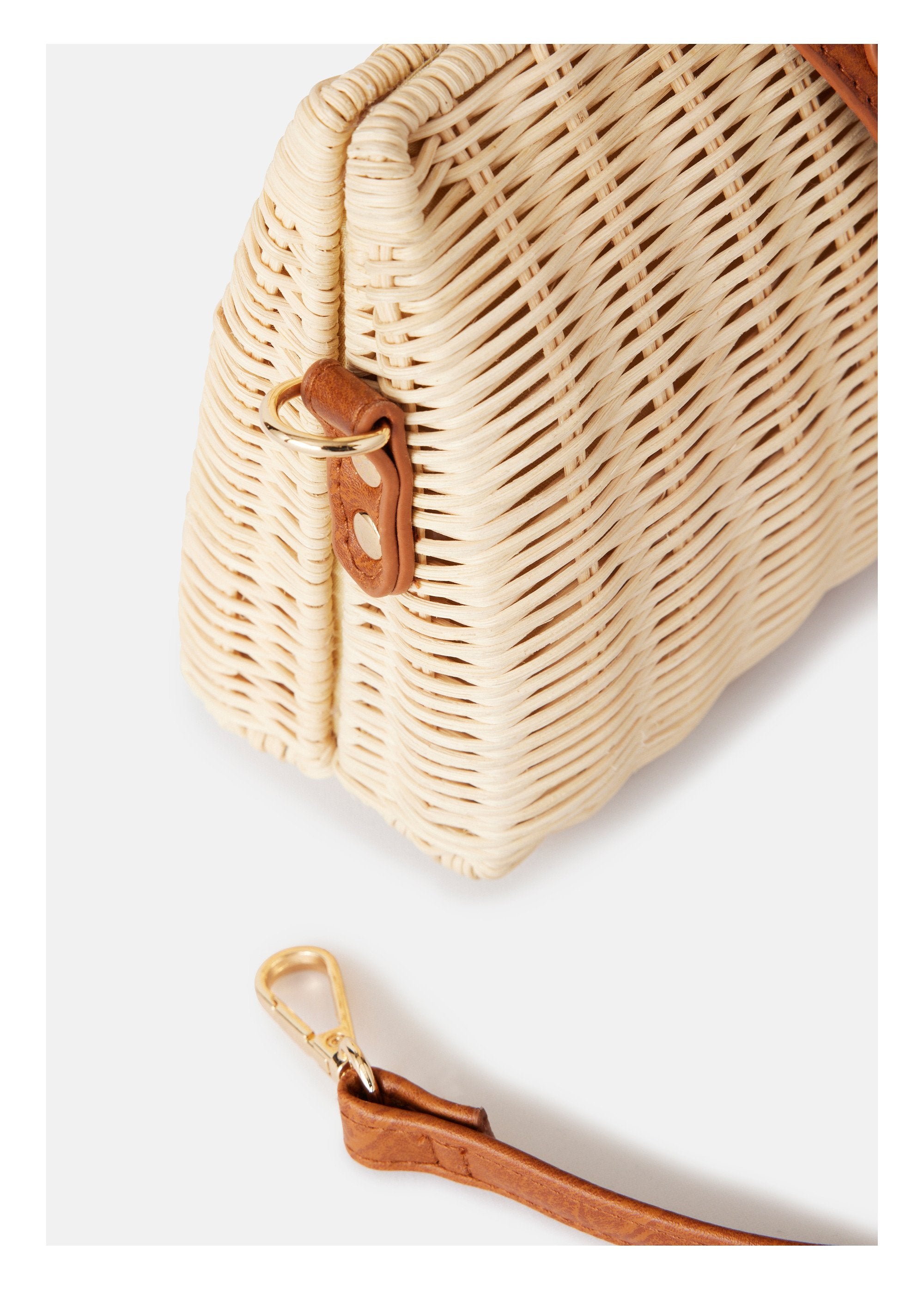 Borsa_a_cartella_in_rattan_intrecciato_con_patta_di_perline_Naturale_e_marrone_DE3_slim