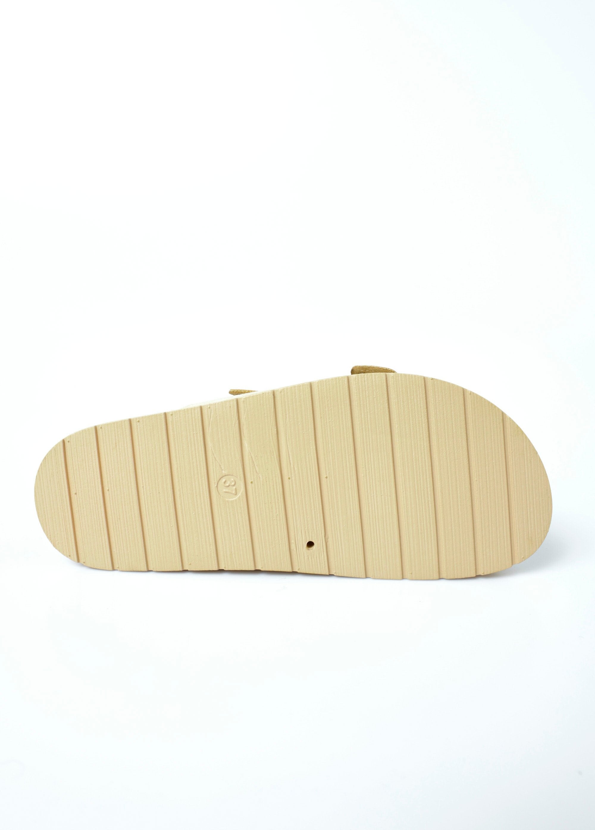 Sandali_ergonomici_con_fibbie_e_rivetti_Beige_UN1_slim