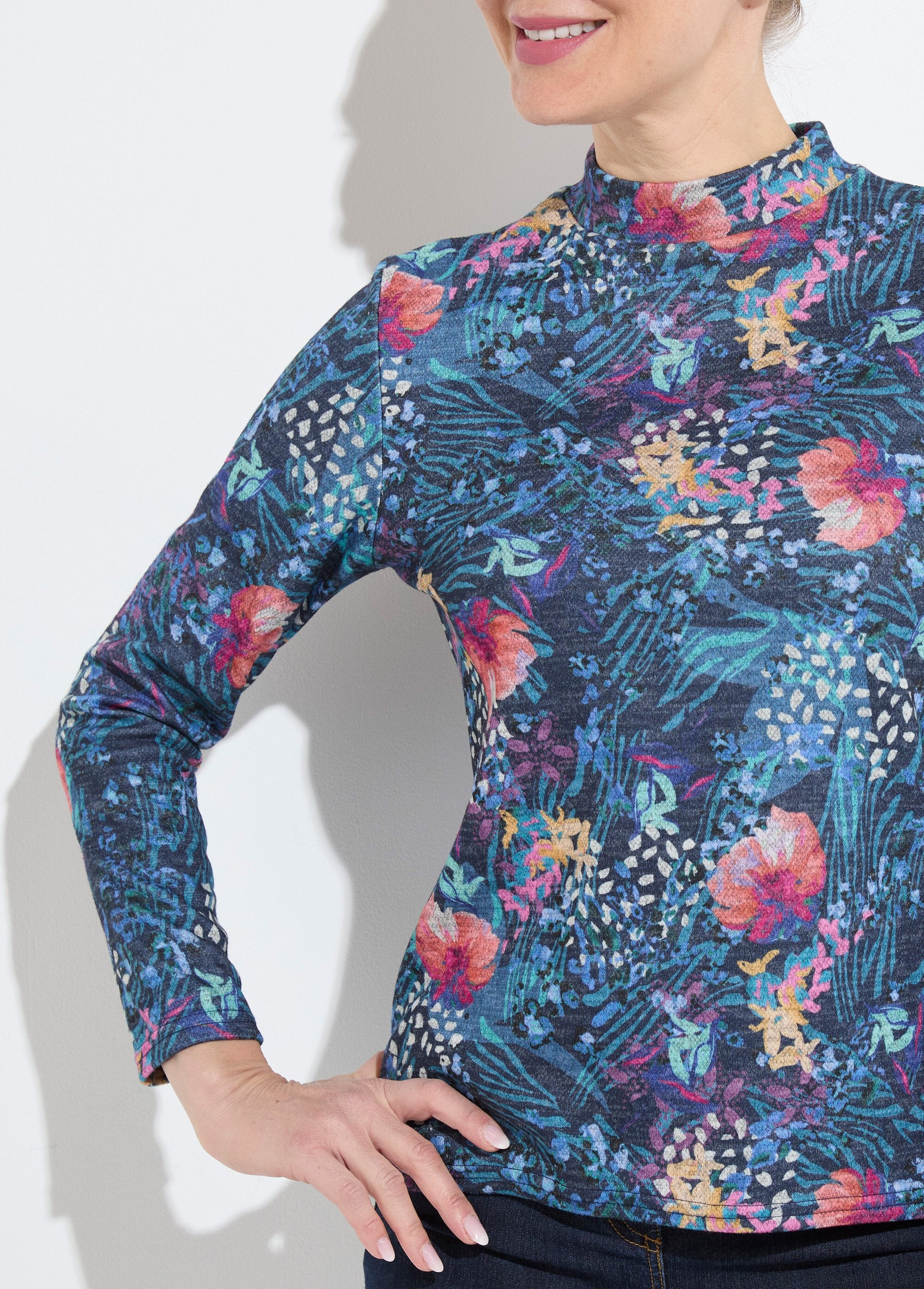 Caldo_maglione_corto_con_collo_alto_Cassis_et_bleu_DE1_slim