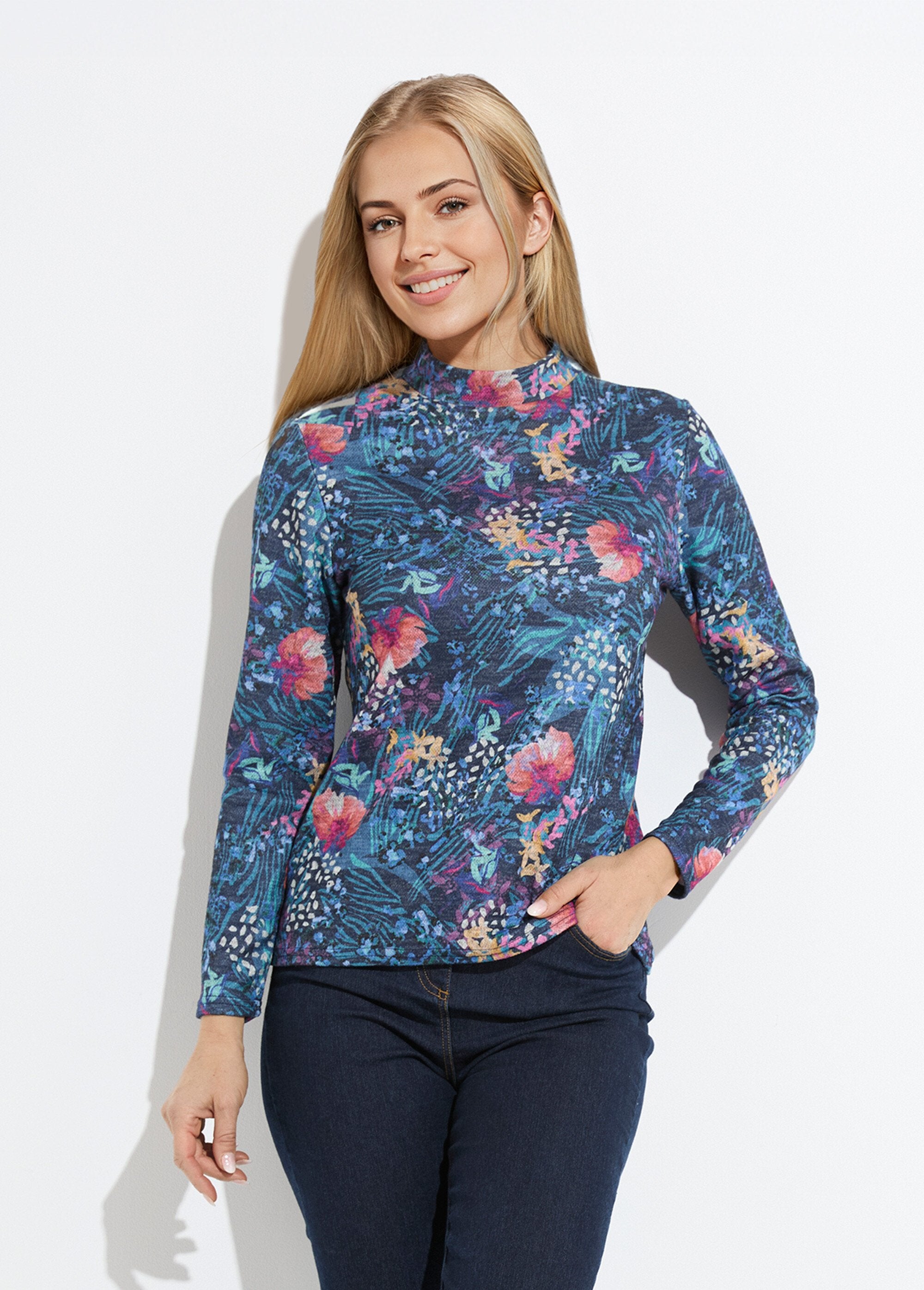 Caldo_maglione_corto_con_collo_alto_Cassis_et_bleu_FA1_slim