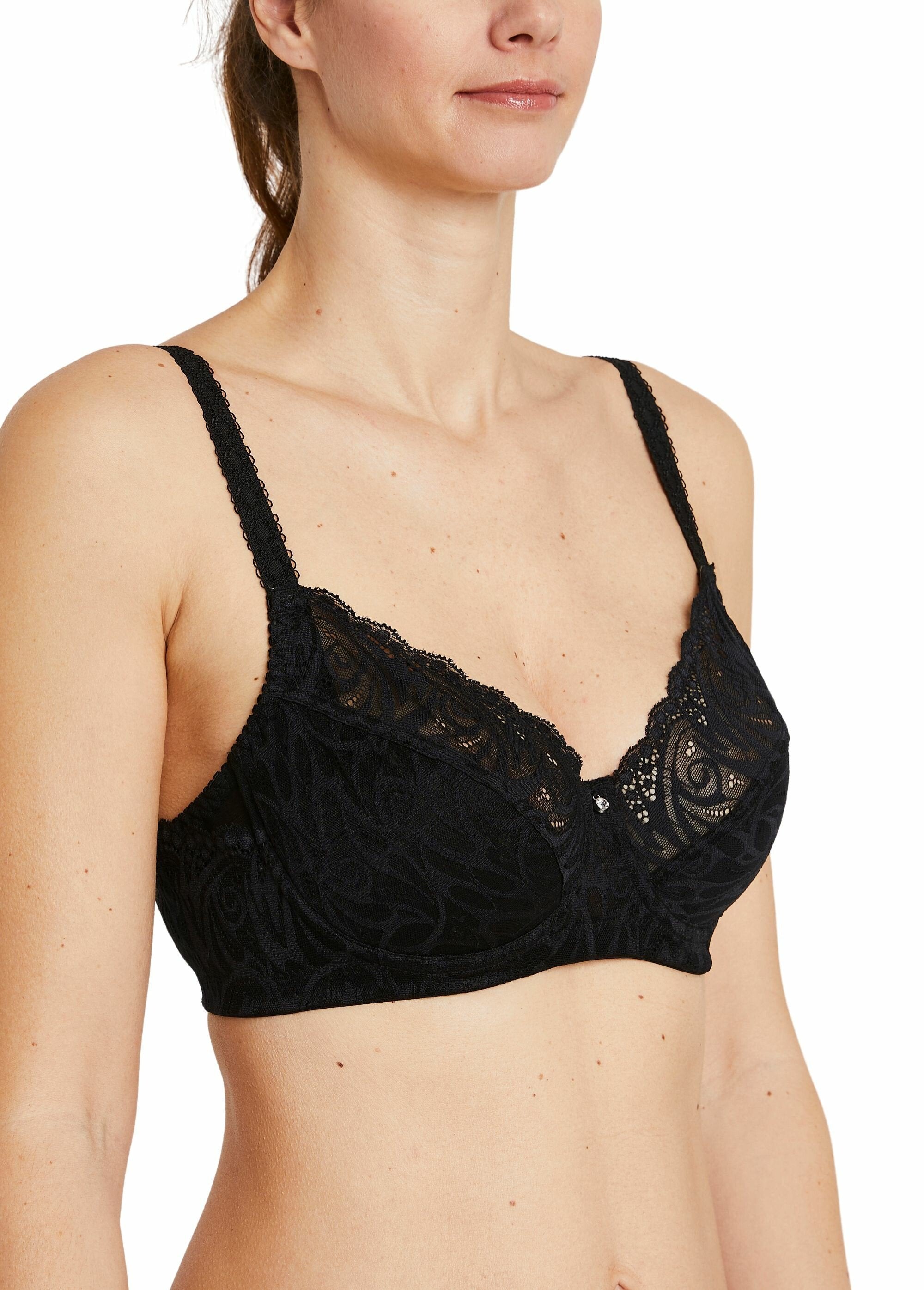 Reggiseno_in_pizzo_con_ferretto_Nero_FA2_slim