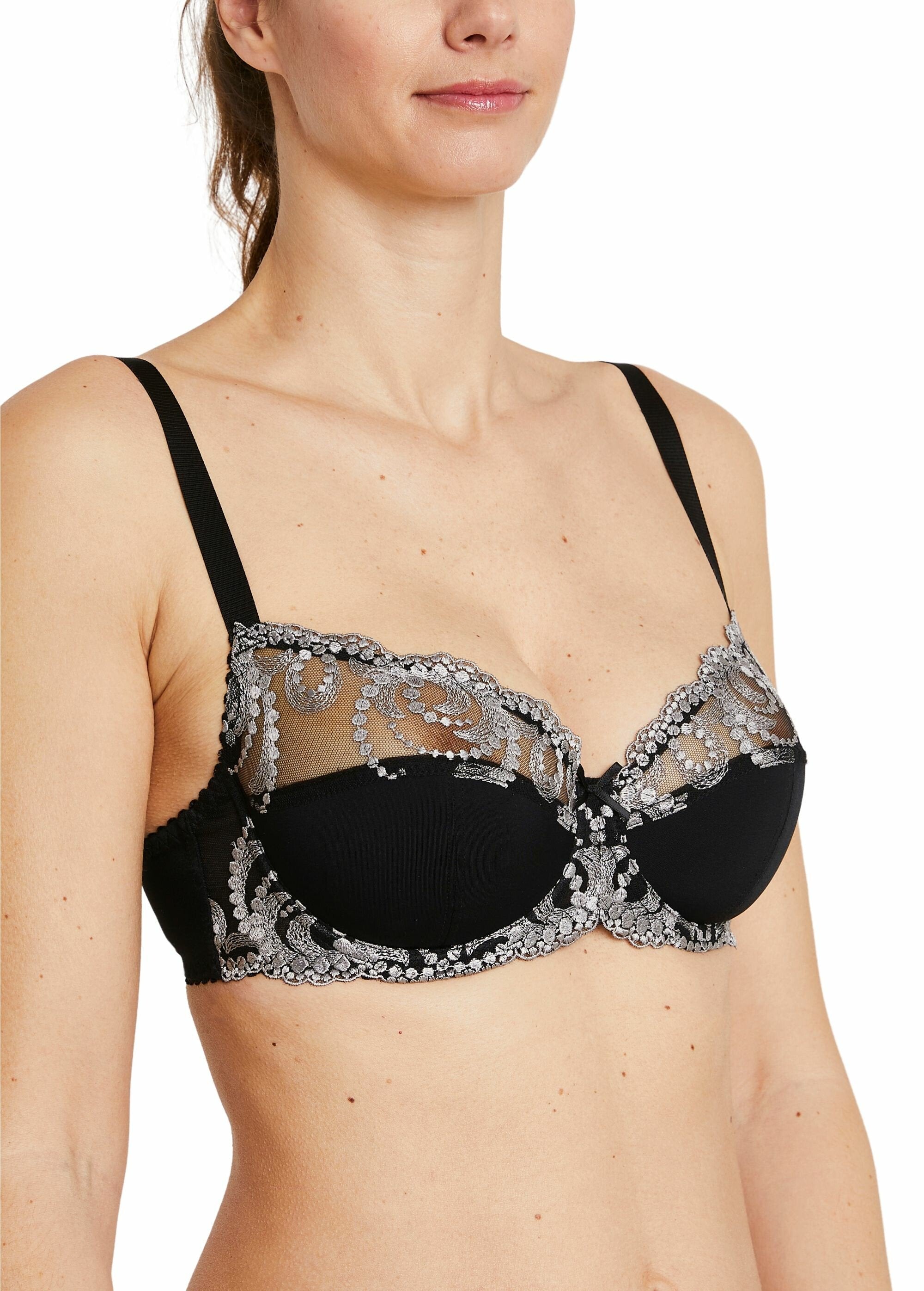 Reggiseno_con_ferretto_e_tulle_ricamato_NERO_FA2_slim