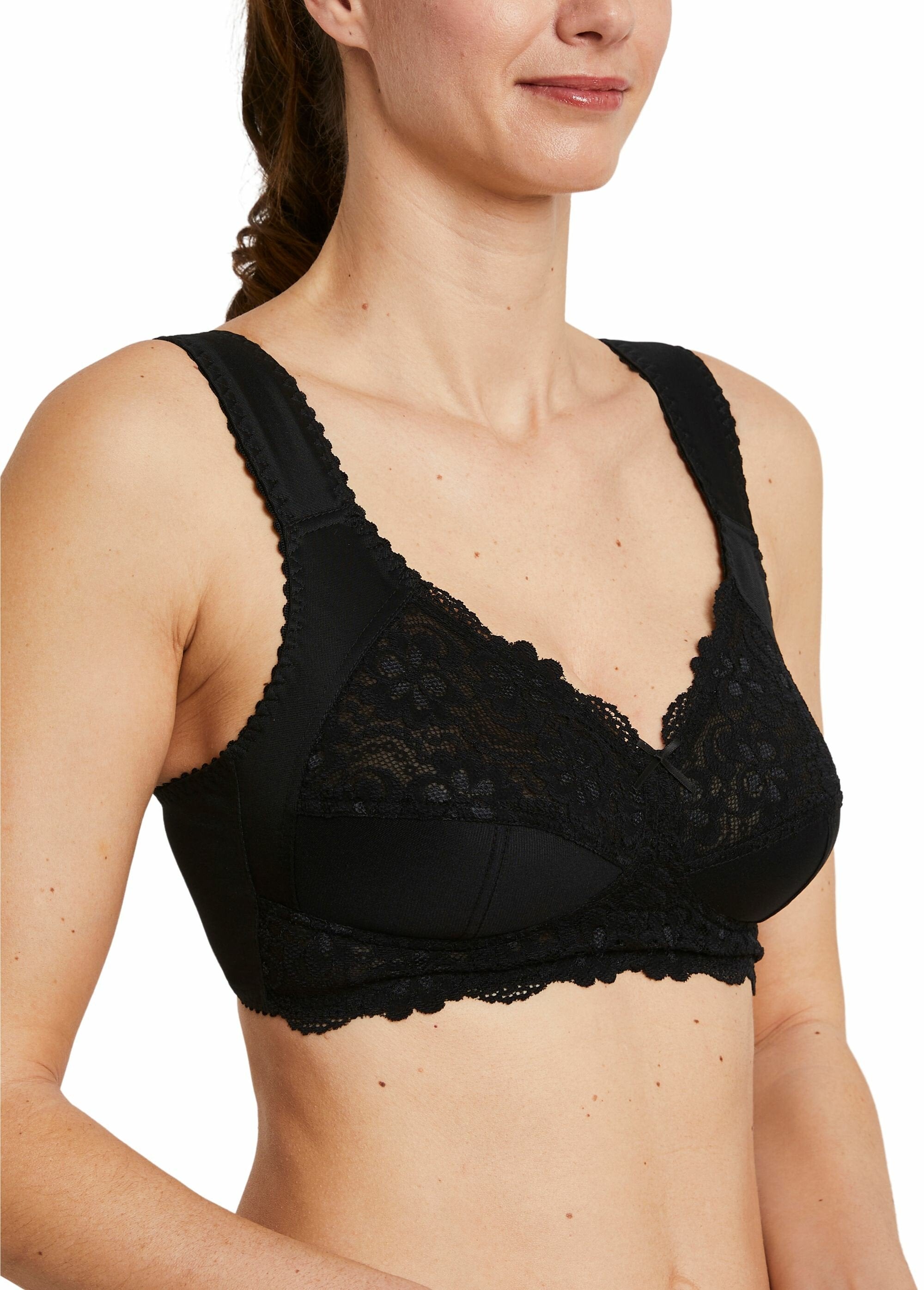 Reggiseno_in_pizzo_con_ferretto_NERO_FA2_slim