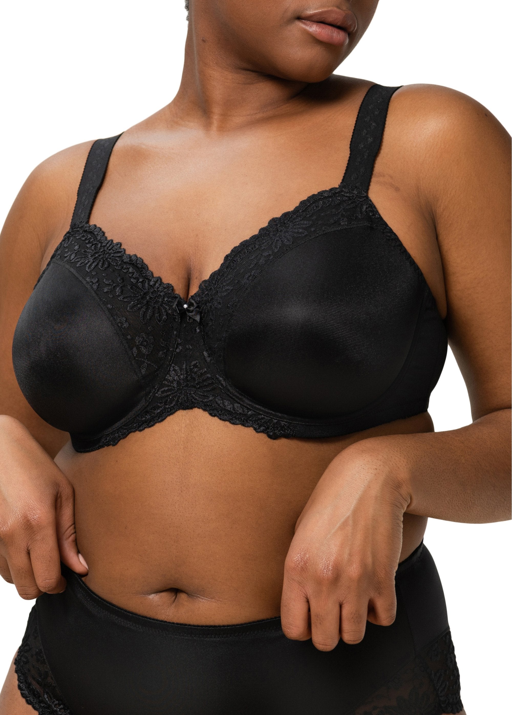 ®_Triumph_-_Reggiseno_minimizer_con_ferretto_NERO_FA1_curvy