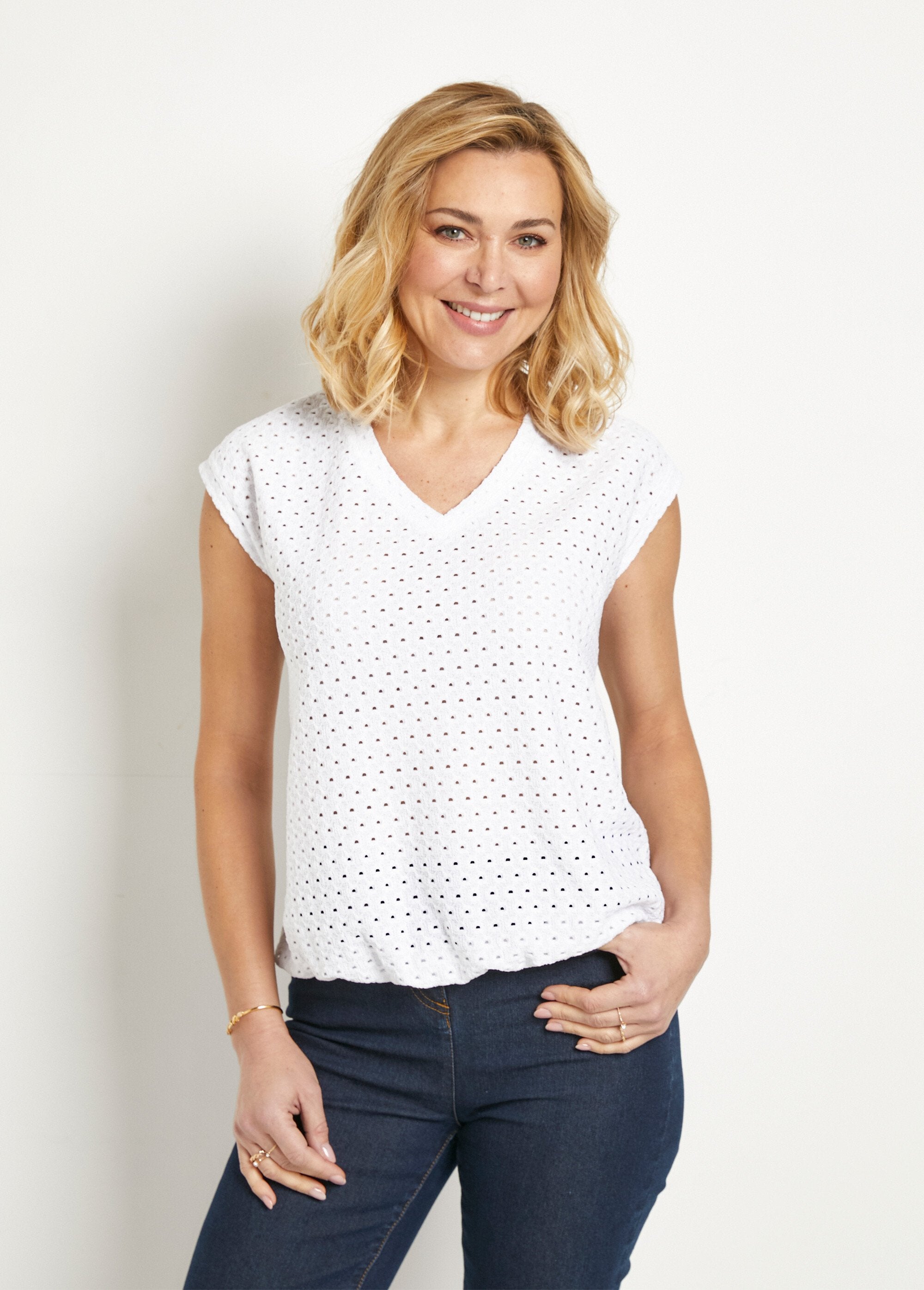 T-shirt_corta_e_sciolta_con_scollo_a_V_Blanc_FA1_slim