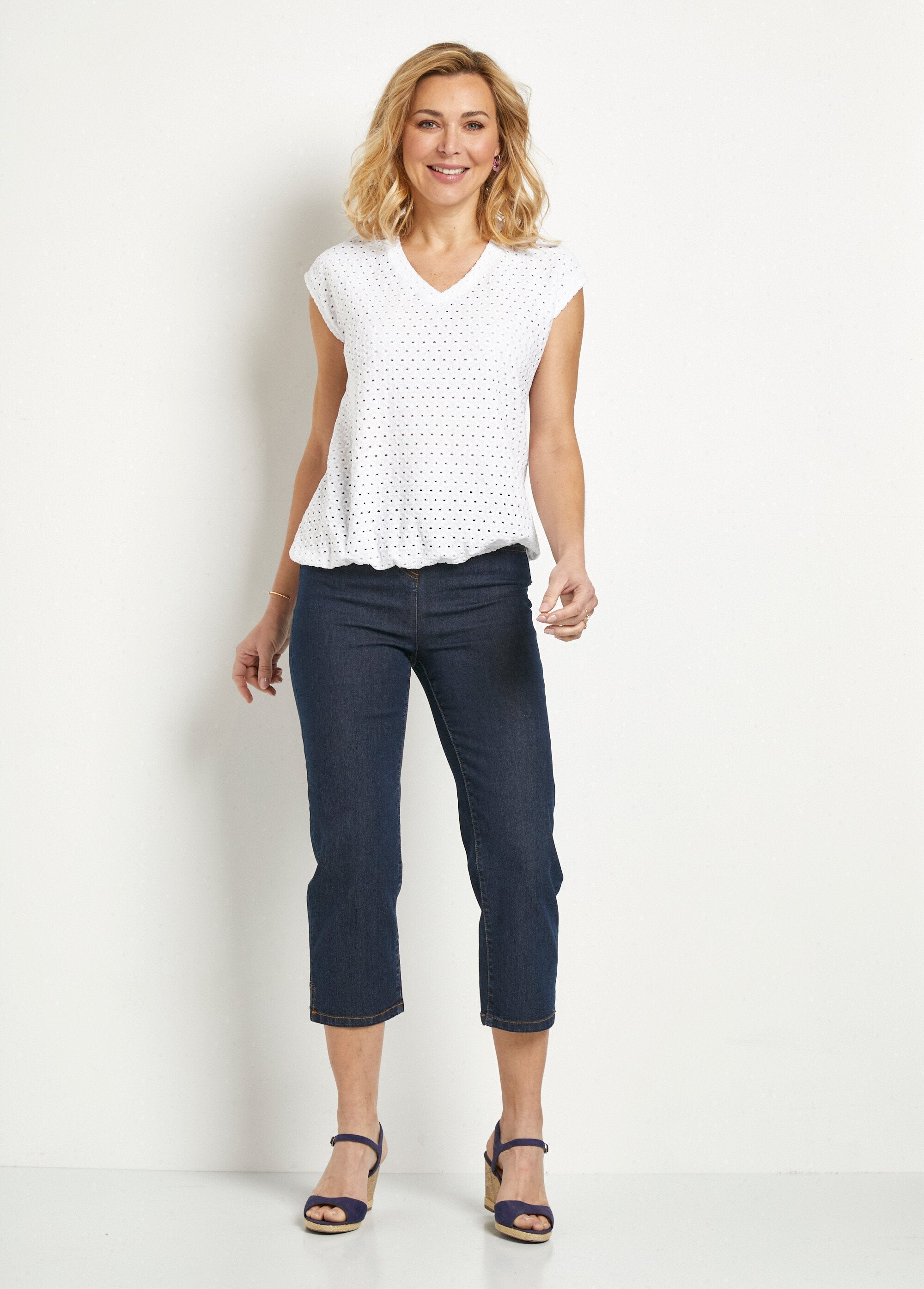 T-shirt_corta_e_sciolta_con_scollo_a_V_Blanc_SF1_slim