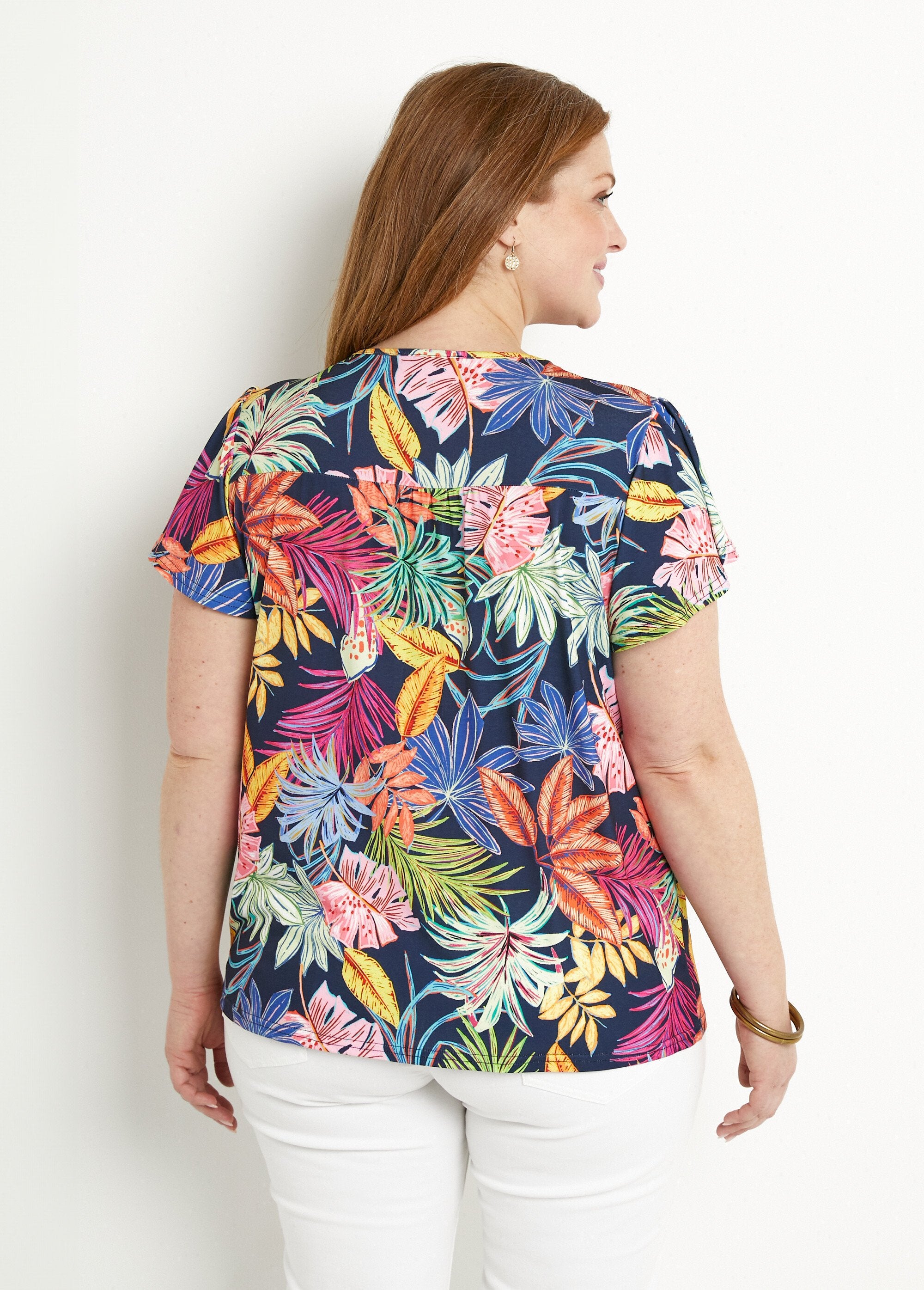 T-shirt_aderente_con_scollo_a_V_e_stampa_di_foglie,_maniche_corte_Marine_et_rose_DO1_curvy
