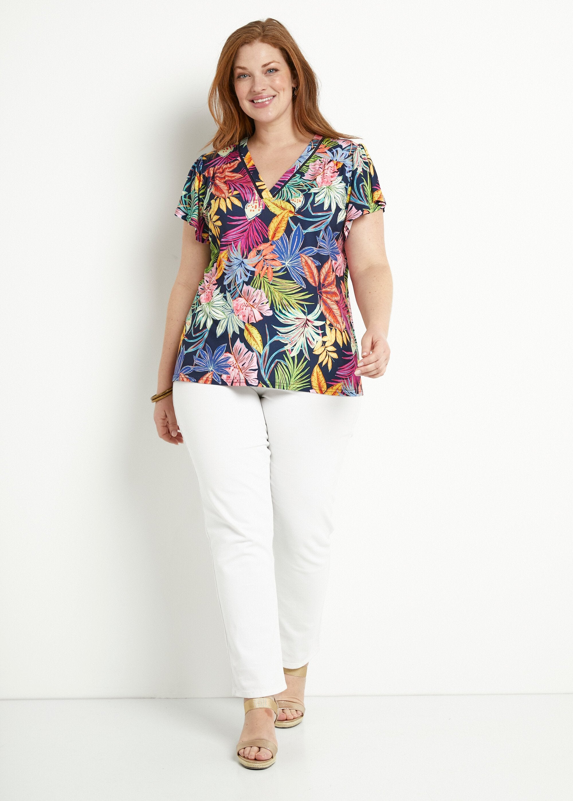 T-shirt_aderente_con_scollo_a_V_e_stampa_di_foglie,_maniche_corte_Marine_et_rose_SF1_curvy