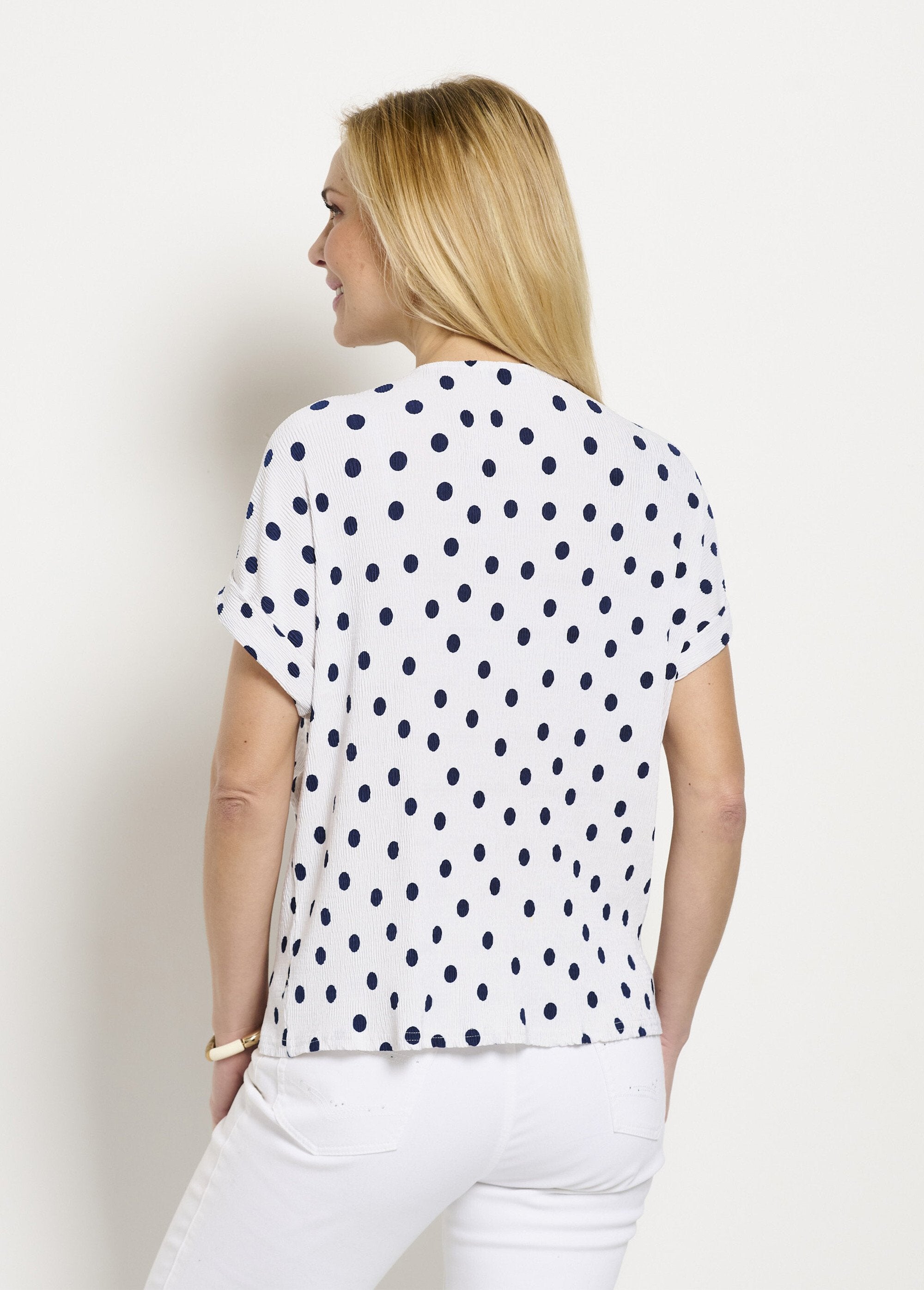 T-shirt_allentata_con_scollo_a_V_e_stampa_a_pois_Blanc_et_marine_DO1_slim