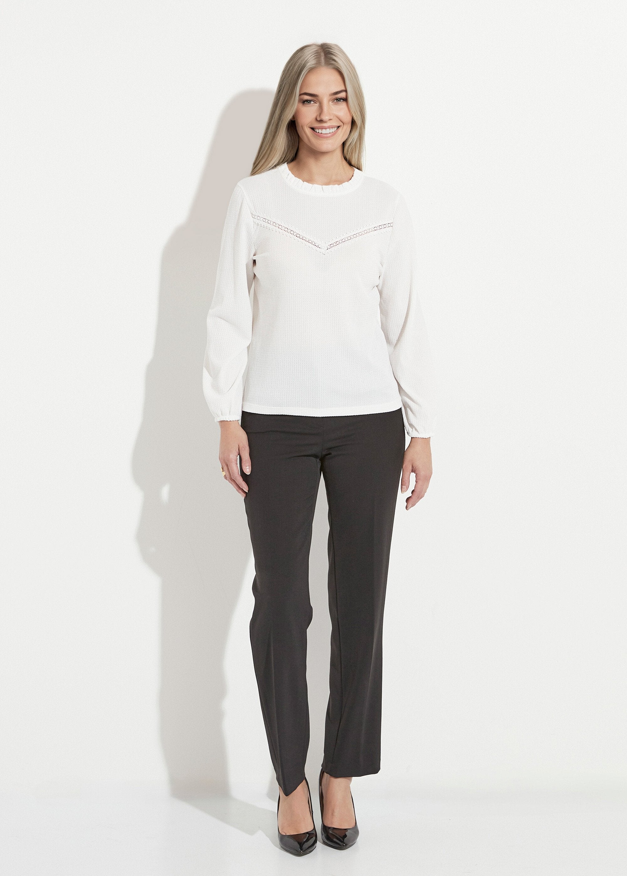 T-shirt_bianca_con_colletto_arruffato_e_maglia_waffle_Blanc_SF1_slim