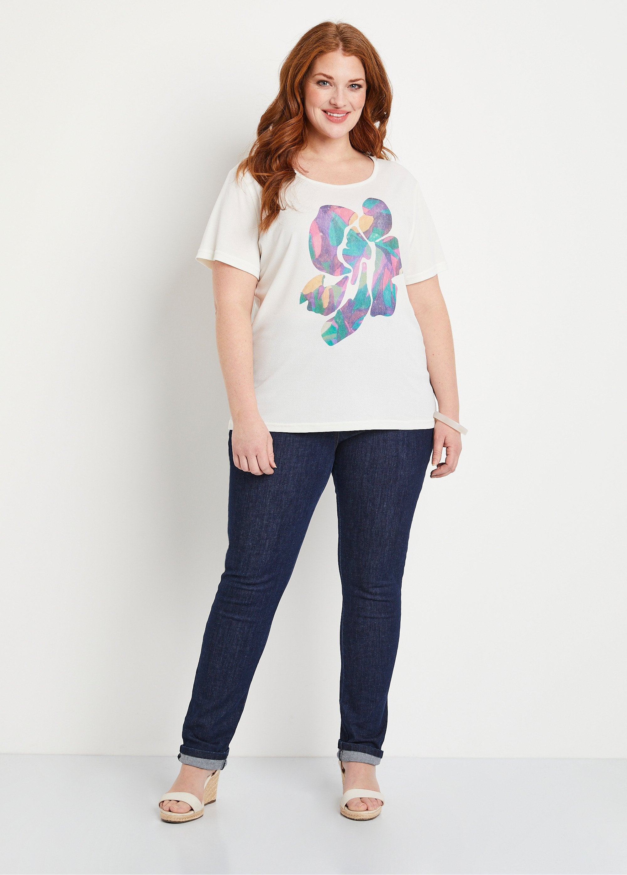 T-shirt_bianca_corta_con_motivo_Sfondo_ecrù_SF1_curvy