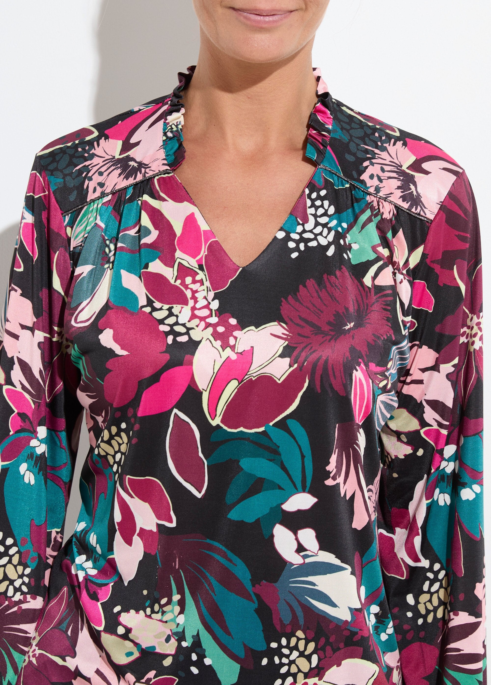 Maglietta_con_collo_alto_e_stampa_floreale_Imprime_fuchsia_DE1_slim
