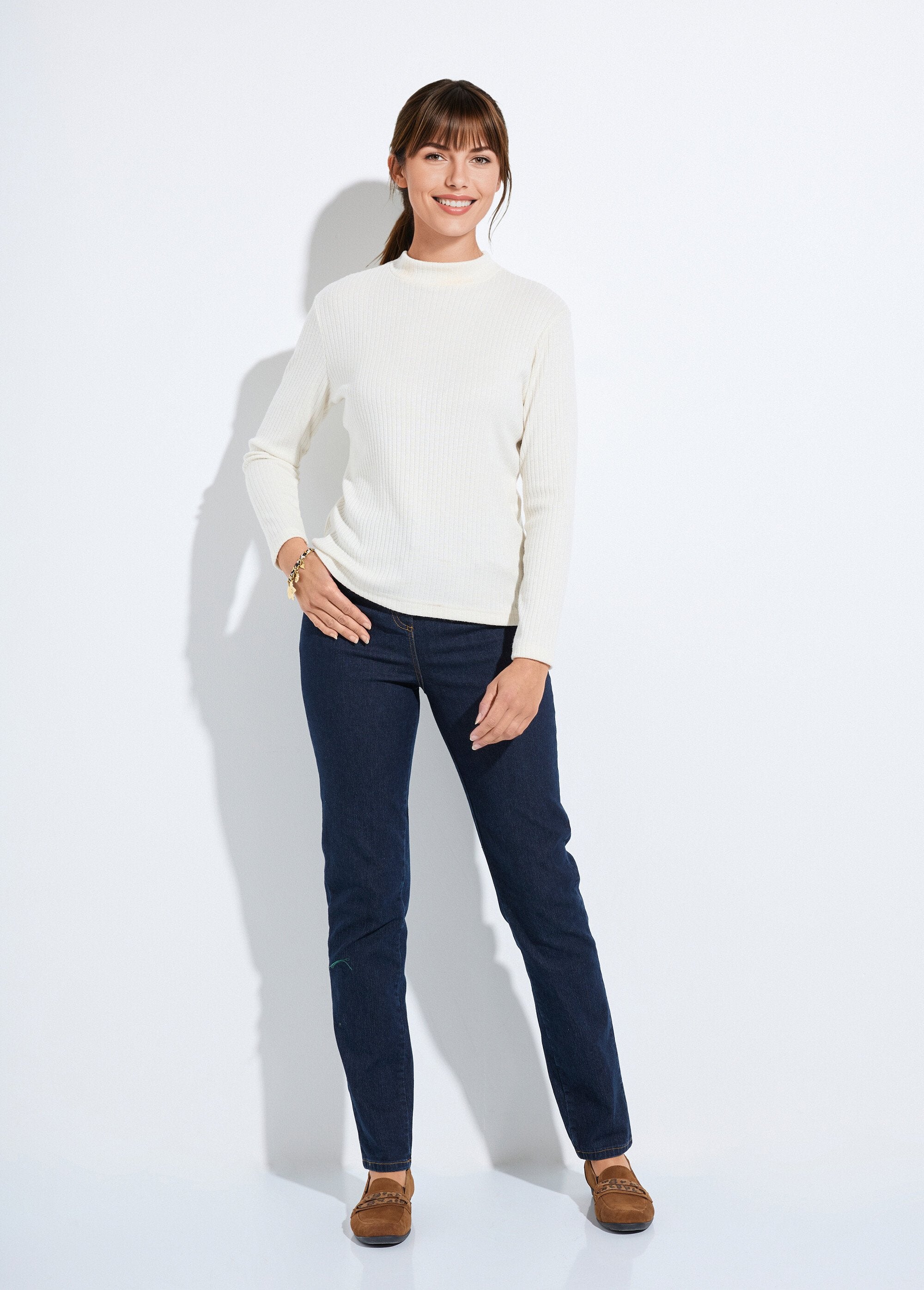 Maglietta_a_maniche_lunghe_con_collo_alto_in_maglia_a_costine_Ecru_SF1_slim