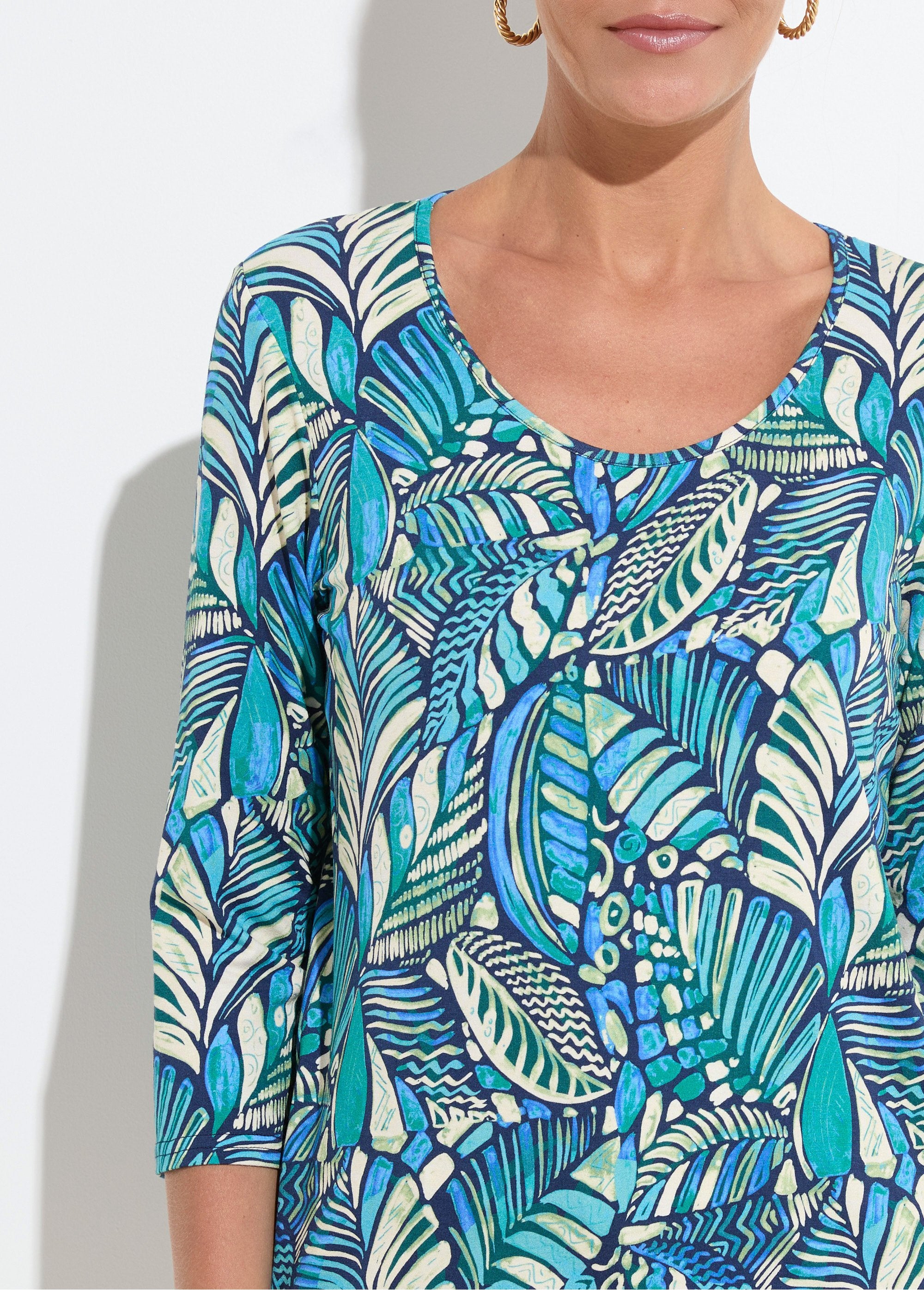 T-shirt_con_stampa_patchwork_e_scollo_rotondo_Bleu_et_vert_DE1_slim