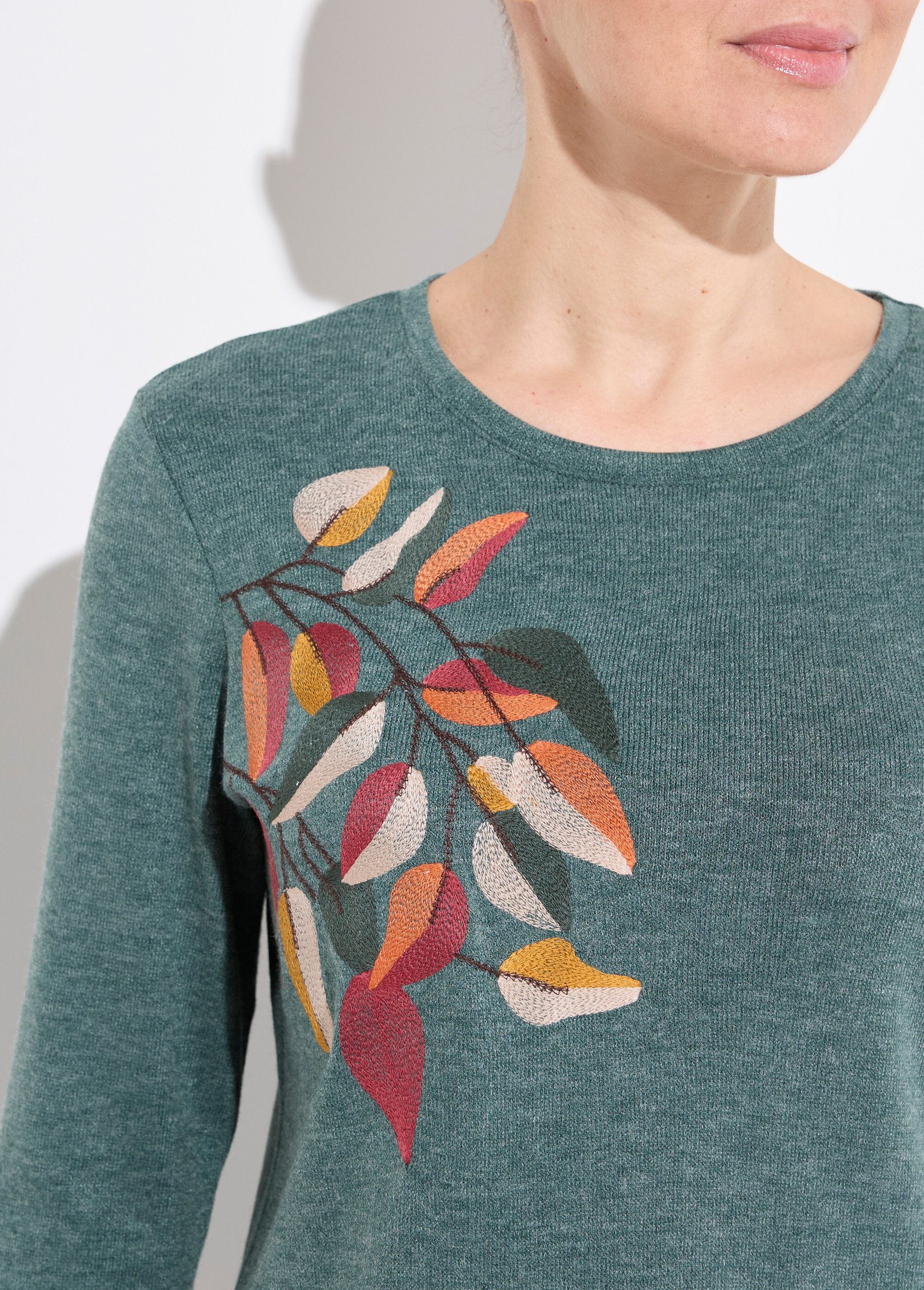 T-shirt_a_maniche_lunghe_a_tinta_unita_con_ricamo_sullo_scollo_rotondo_Vert_DE1_slim