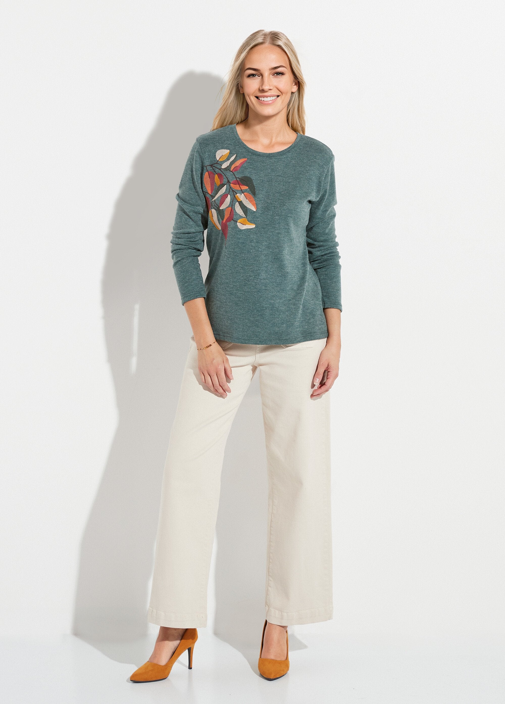T-shirt_a_maniche_lunghe_a_tinta_unita_con_ricamo_sullo_scollo_rotondo_Vert_SF1_slim