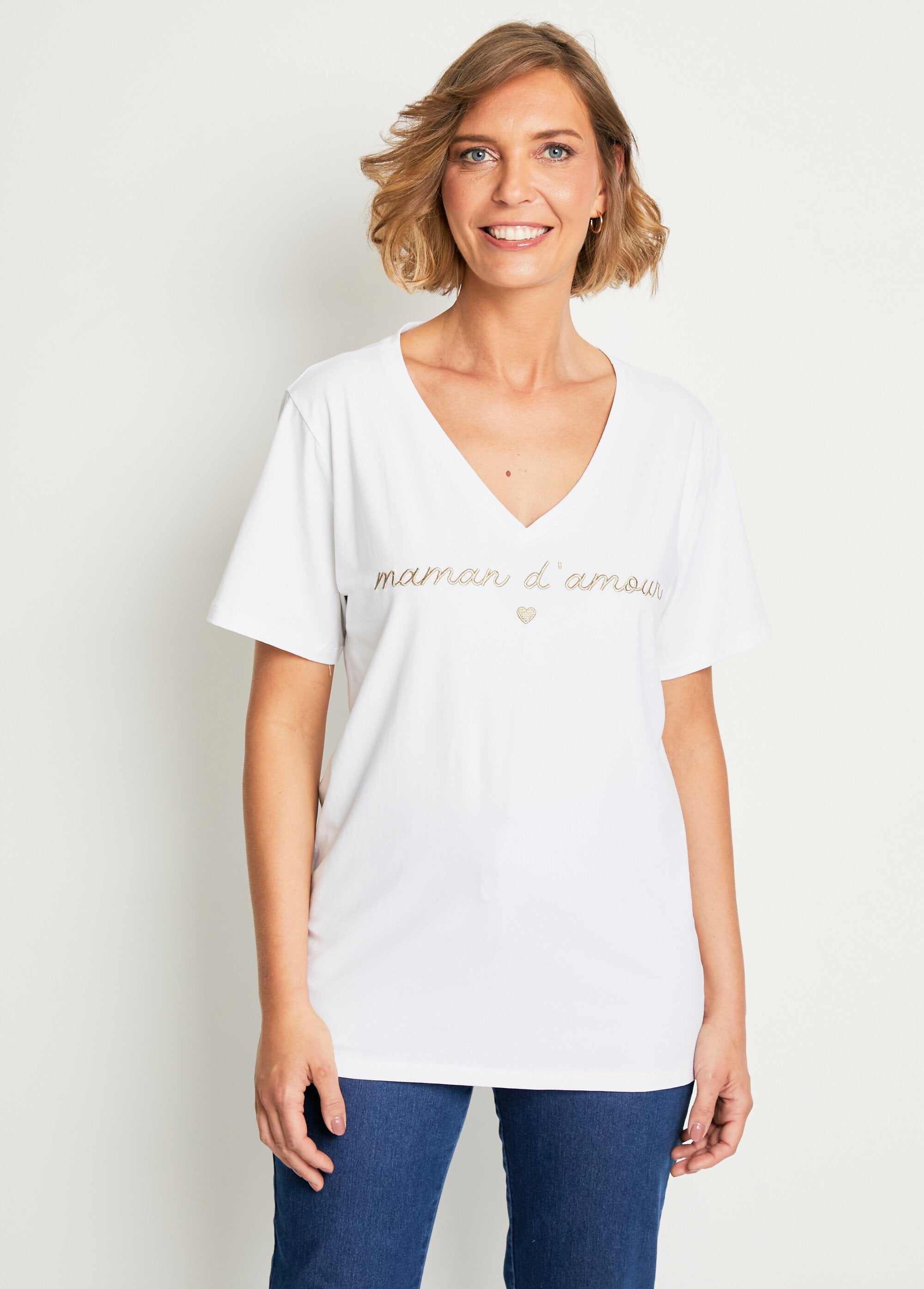 T-shirt_con_scollo_a_V_e_messaggio_ricamato_Blanc_FA1_slim